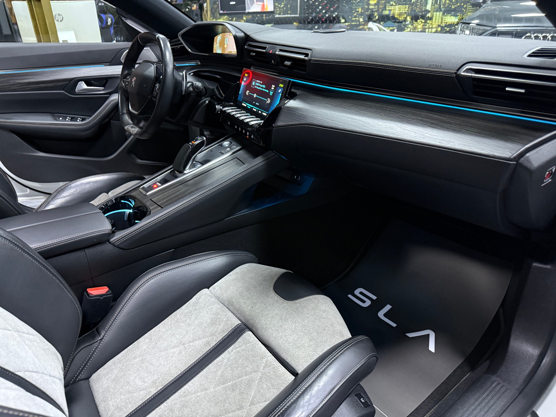 PEUGEOT 508 SW 1.6 PHEV Allure EAT8 / CH Fz-image-15
