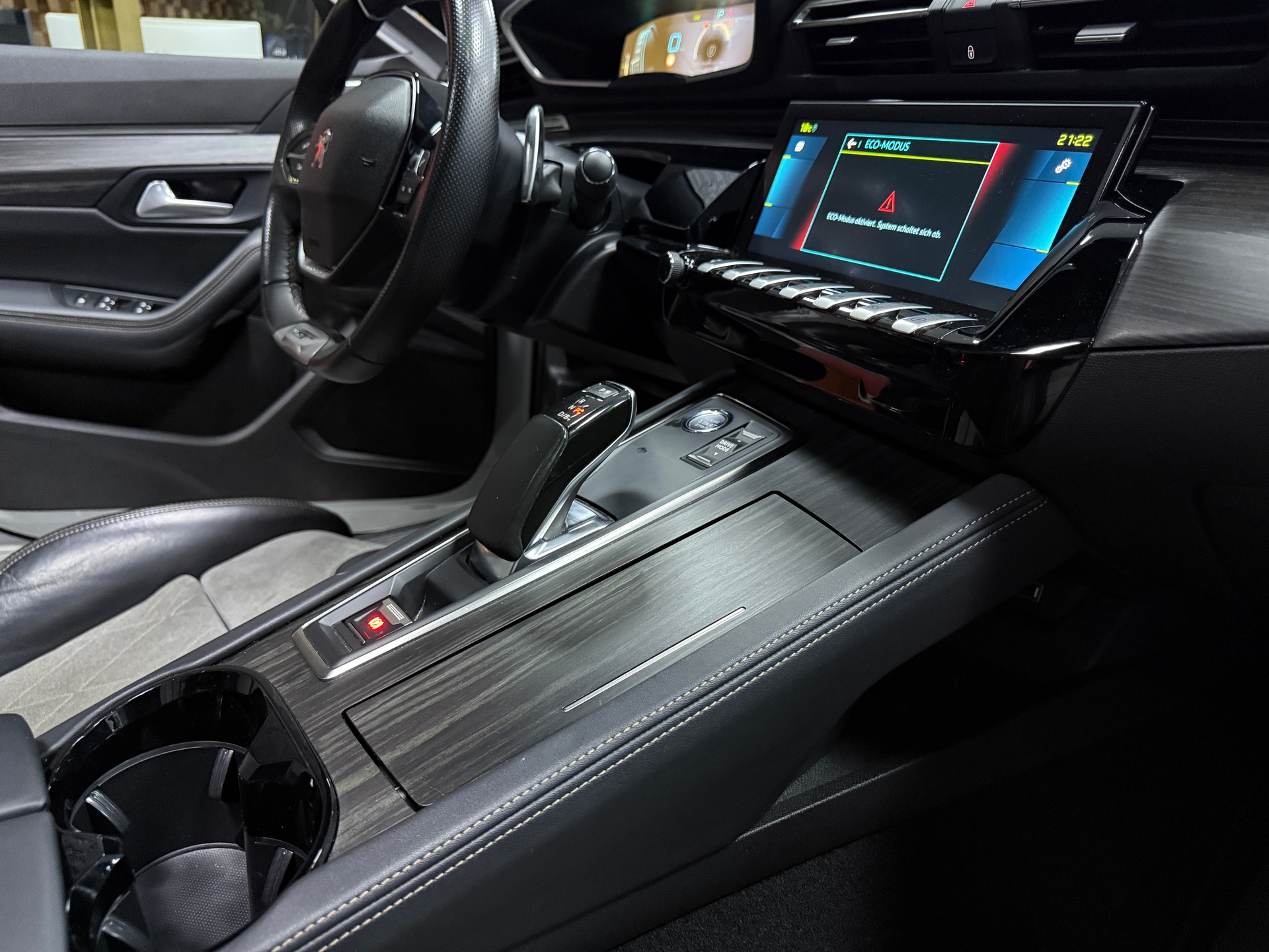 PEUGEOT 508 SW 1.6 PHEV Allure EAT8 / CH Fz-image-18
