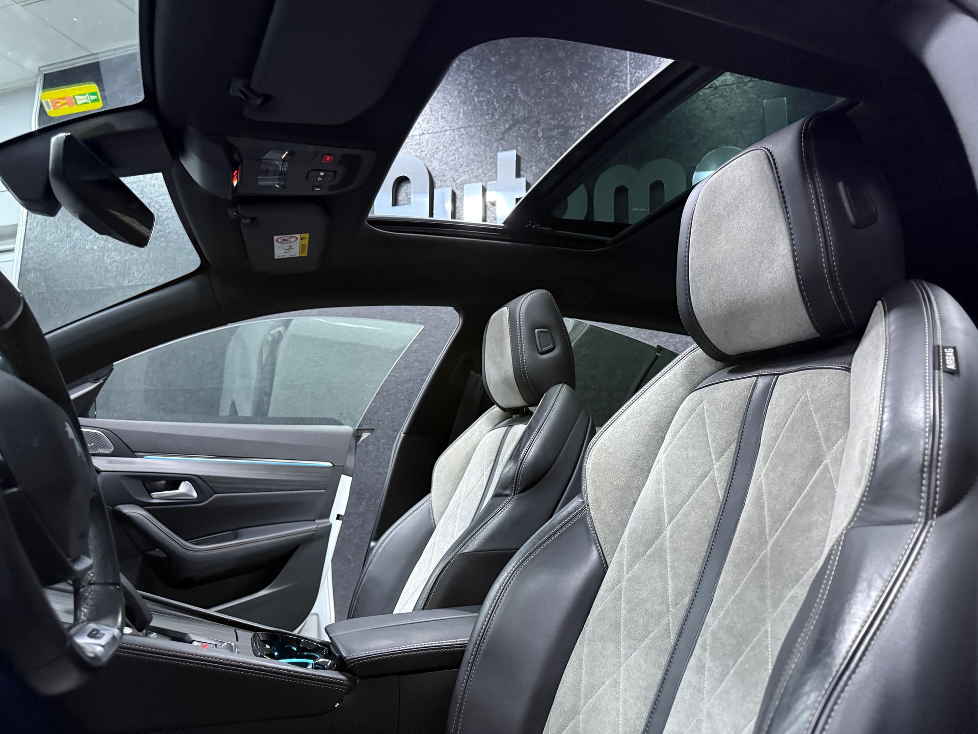PEUGEOT 508 SW 1.6 PHEV Allure EAT8 / CH Fz-image-10