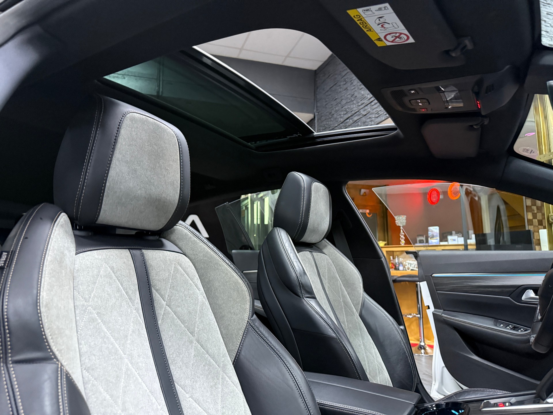 PEUGEOT 508 SW 1.6 PHEV Allure EAT8 / CH Fz-image-17