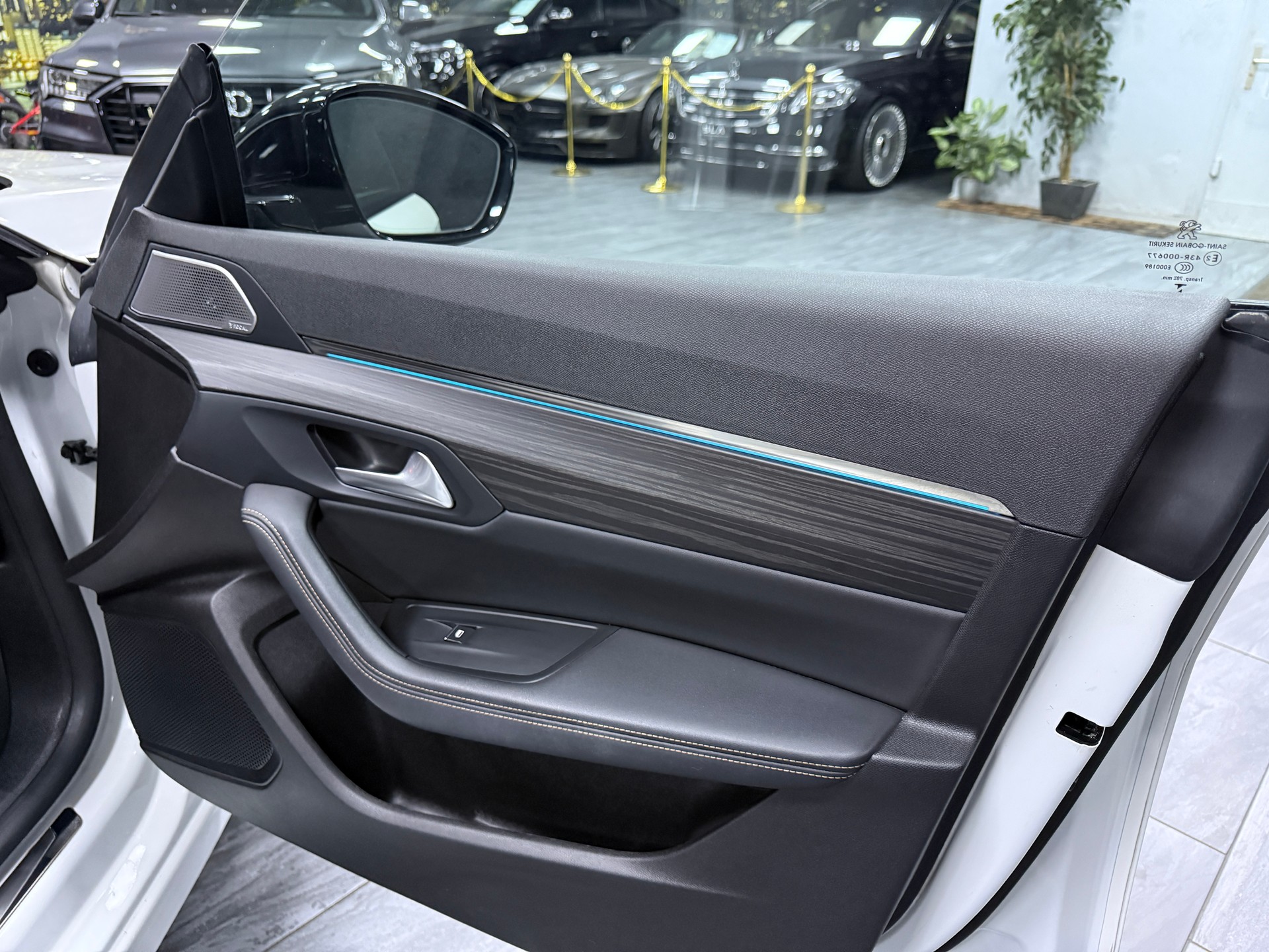 PEUGEOT 508 SW 1.6 PHEV Allure EAT8 / CH Fz-image-14