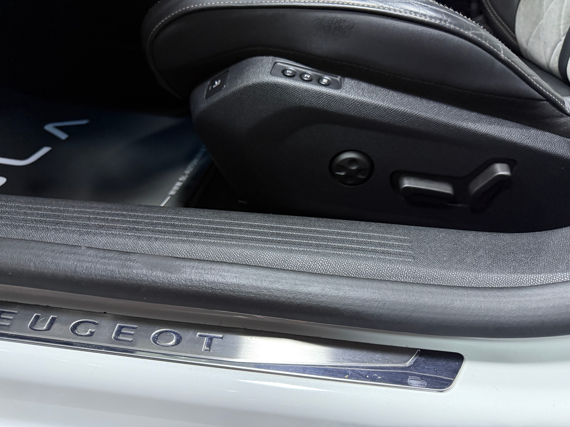 PEUGEOT 508 SW 1.6 PHEV Allure EAT8 / CH Fz-image-7