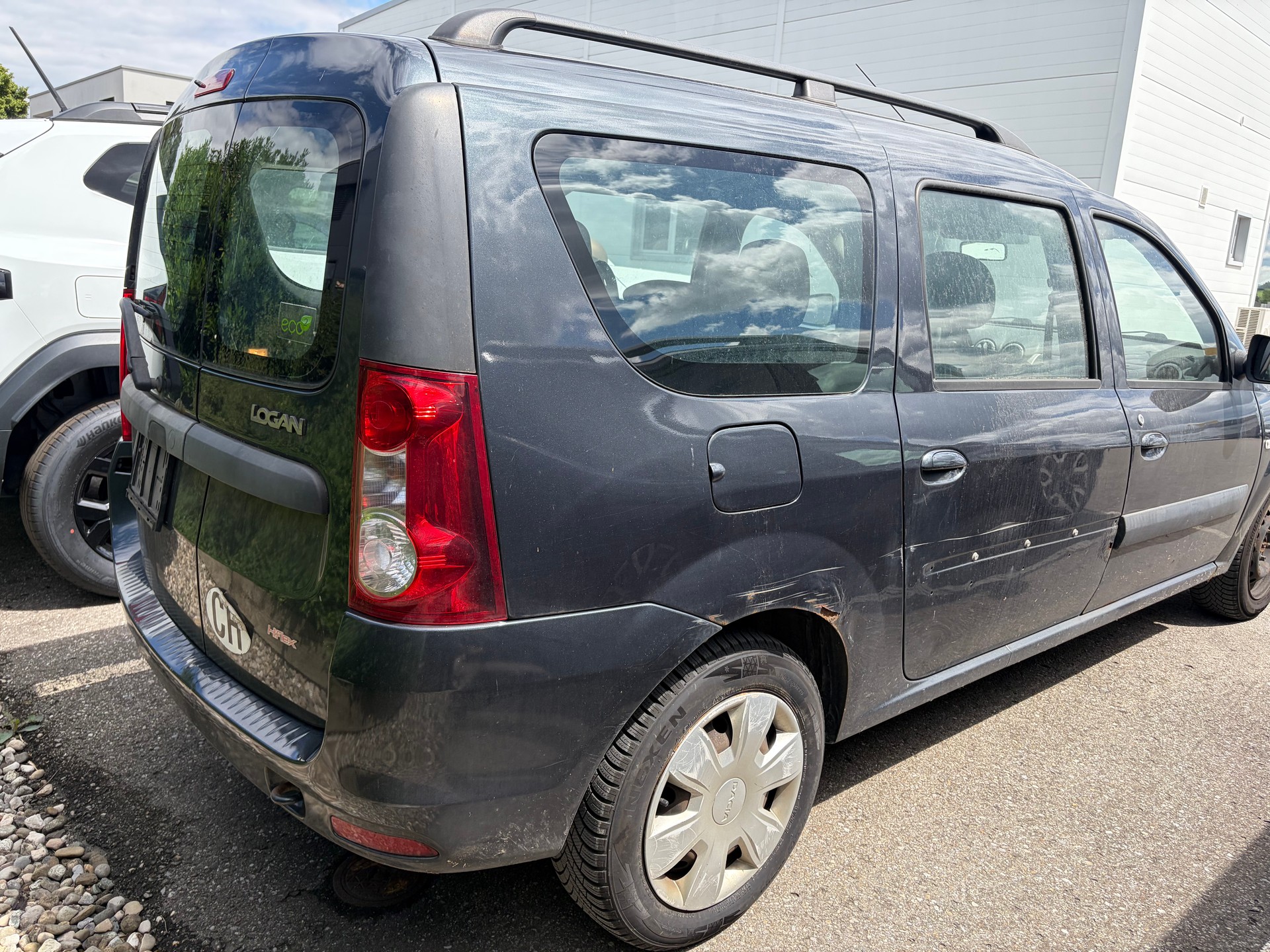 DACIA Logan 1.6 16V E85 Lauréate-image-1