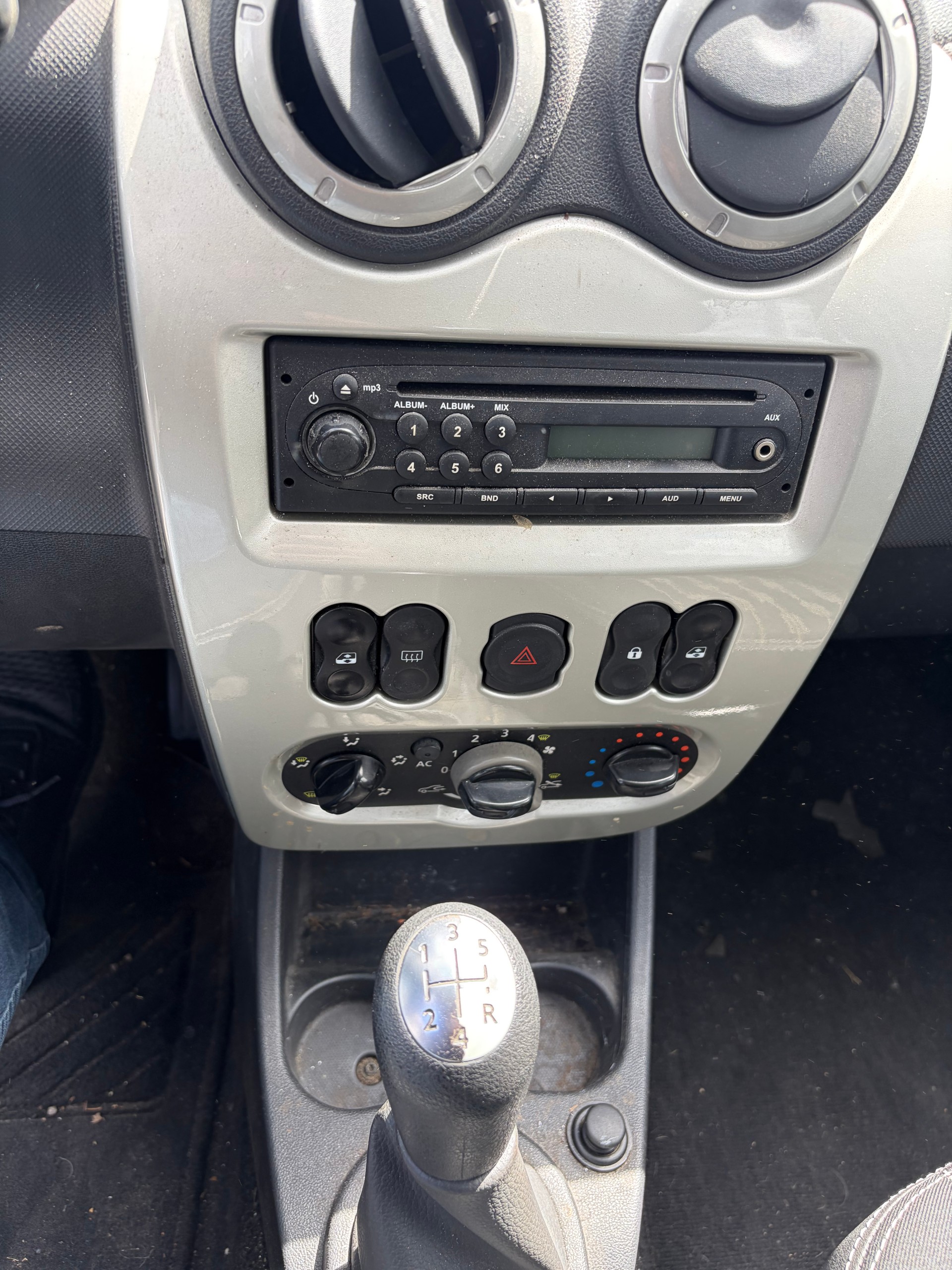 DACIA Logan 1.6 16V E85 Lauréate-image-6