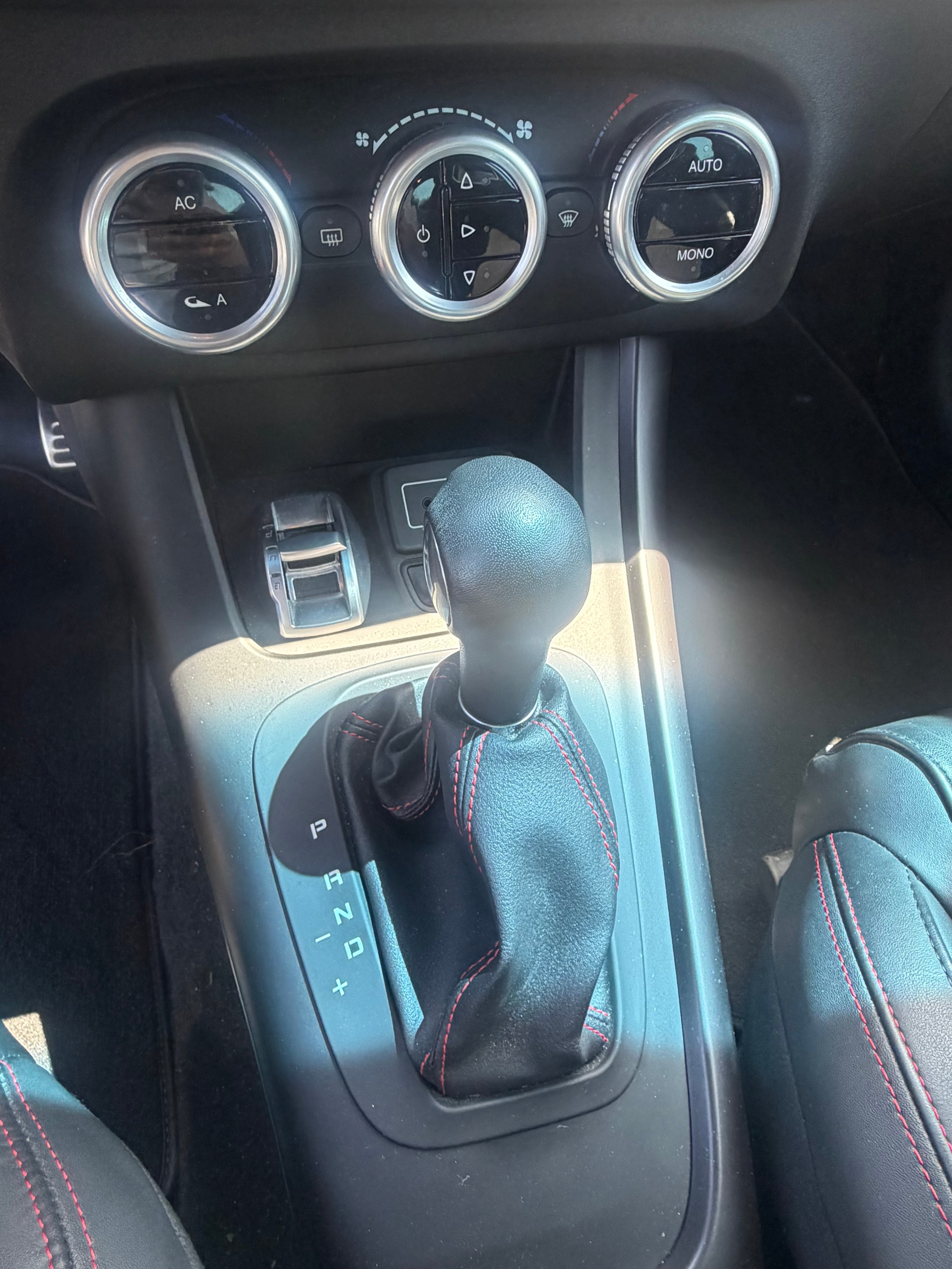 ALFA ROMEO Giulietta 1750 TBi Veloce TCT-image-12
