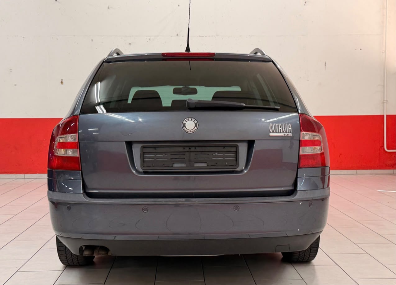 SKODA Octavia 2.0 TDI Elegance-image-3