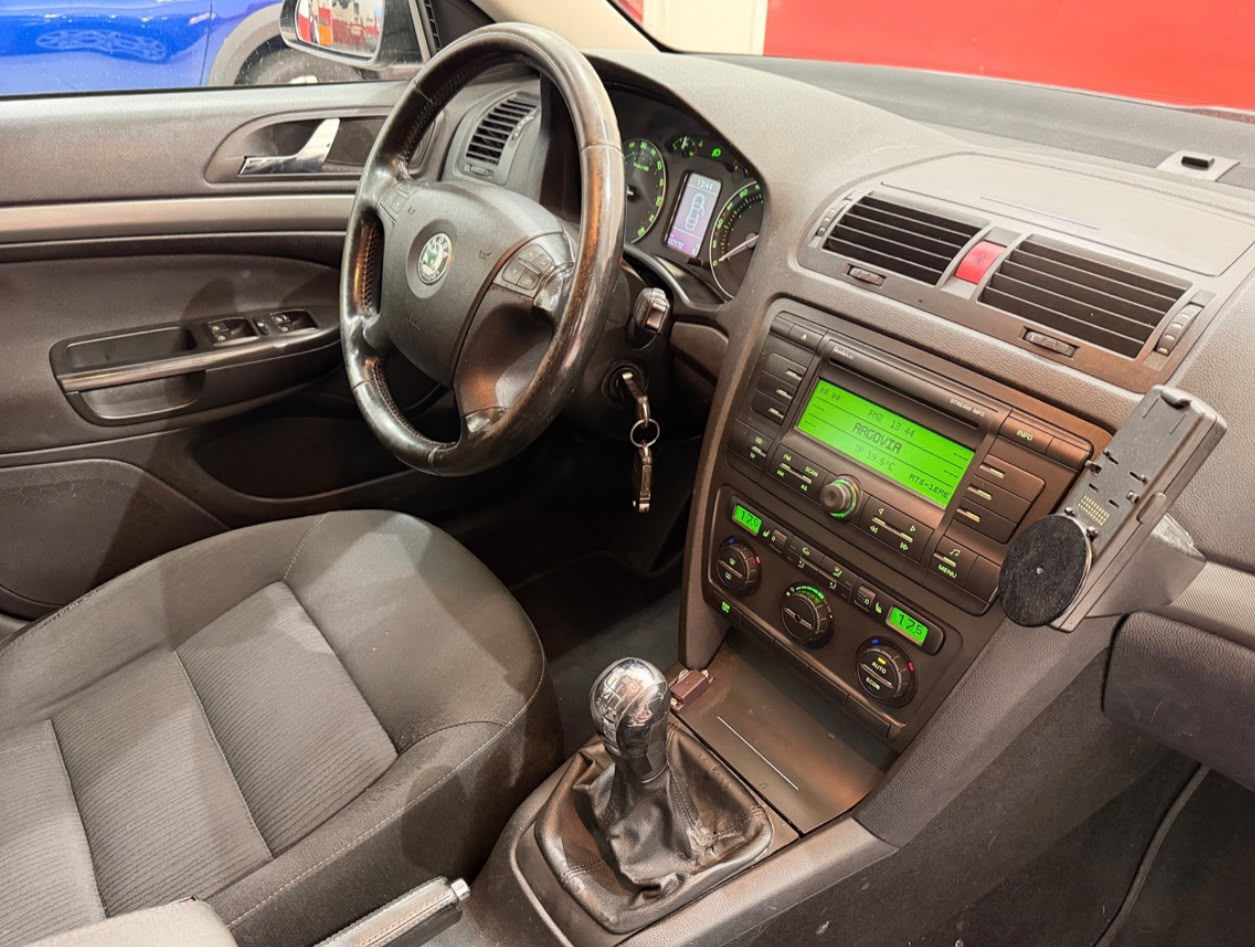 SKODA Octavia 2.0 TDI Elegance-image-6