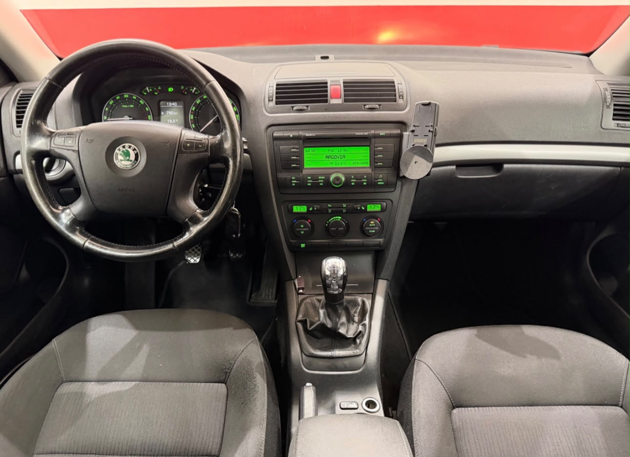 SKODA Octavia 2.0 TDI Elegance-image-4