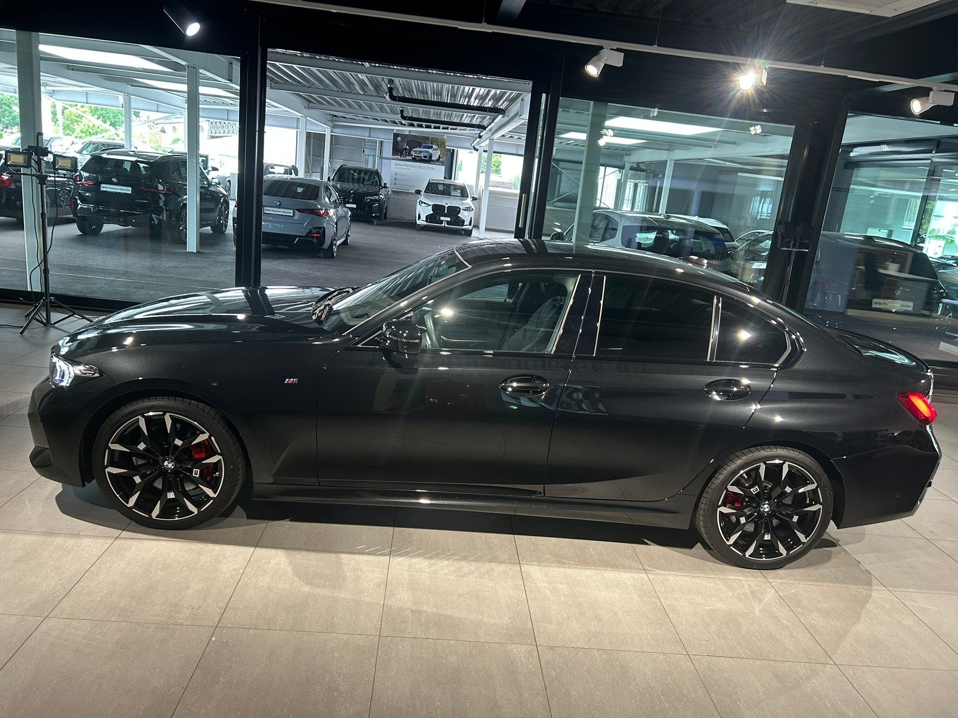 BMW 320d xDrive 48V Steptronic M Sport Pro-image-2