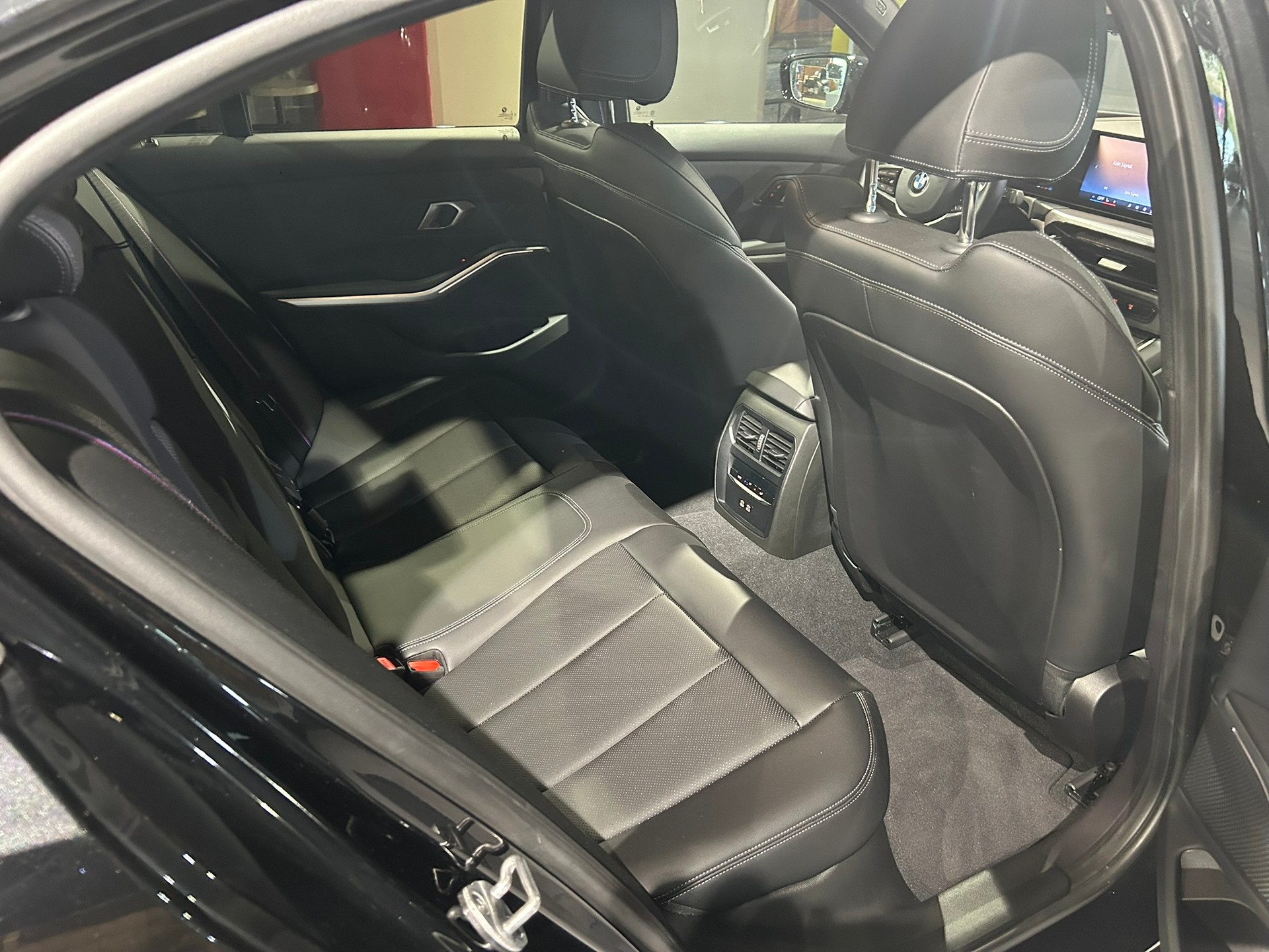 BMW 320d xDrive 48V Steptronic M Sport Pro-image-29