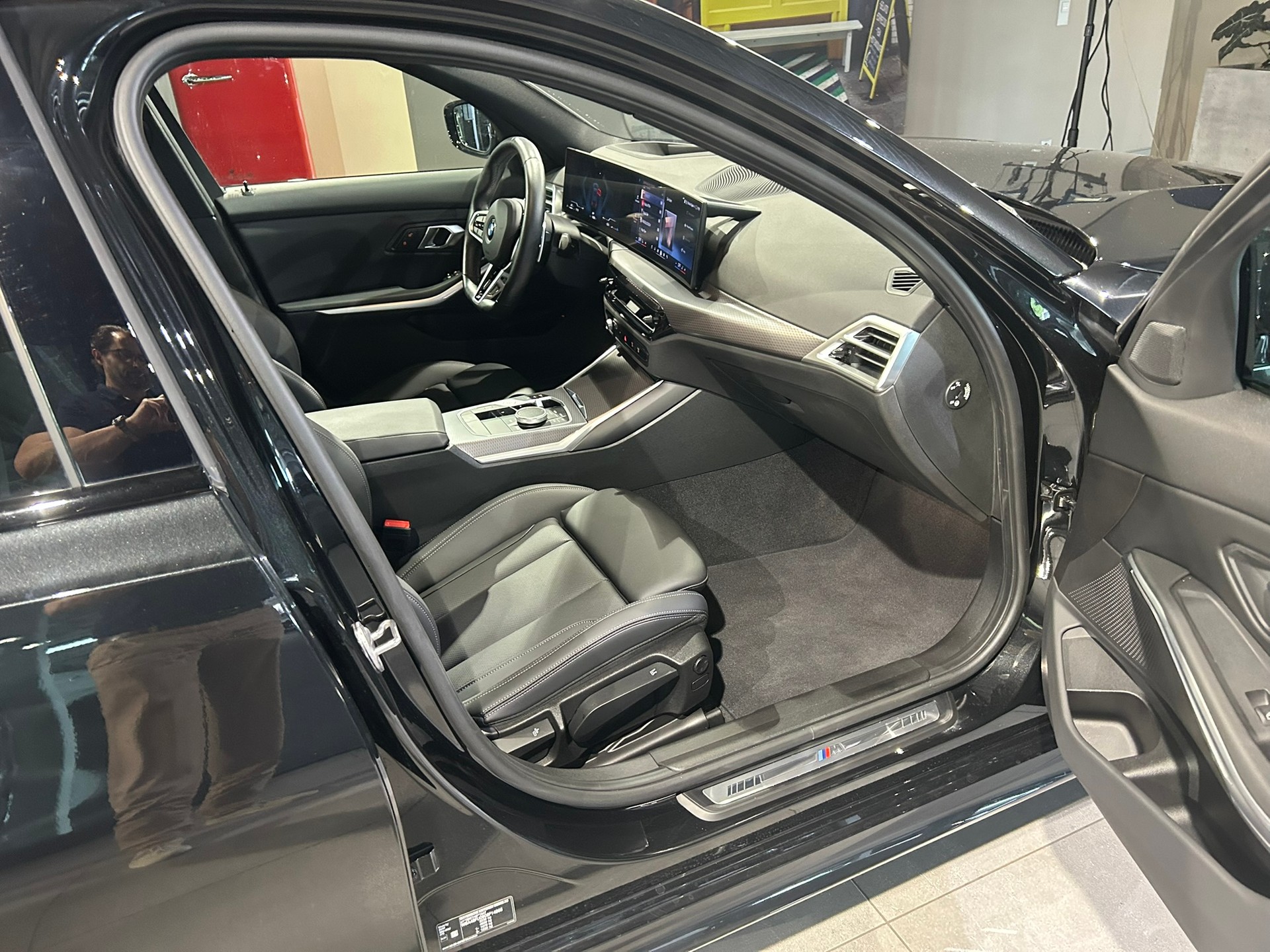 BMW 320d xDrive 48V Steptronic M Sport Pro-image-31