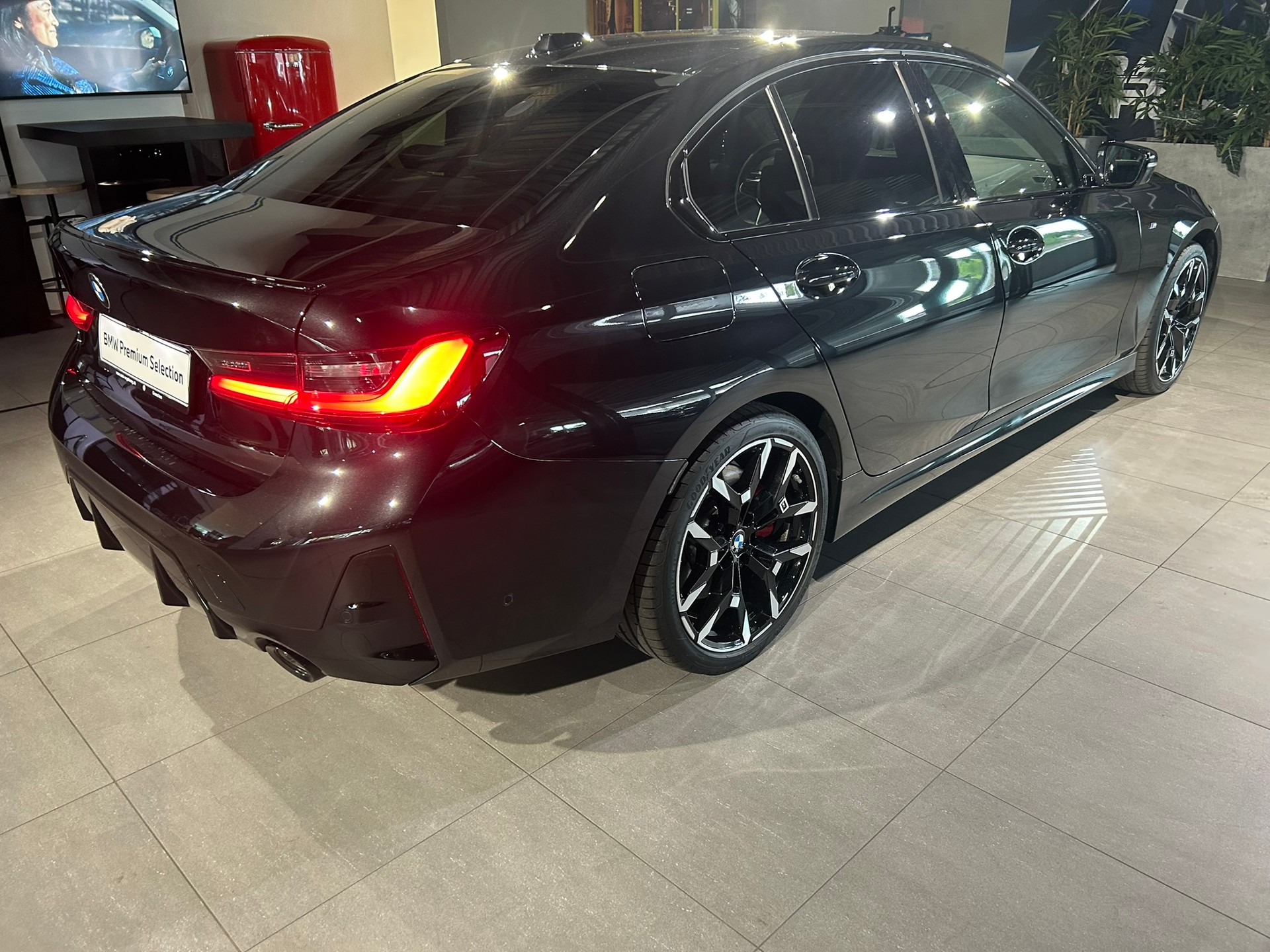 BMW 320d xDrive 48V Steptronic M Sport Pro-image-9