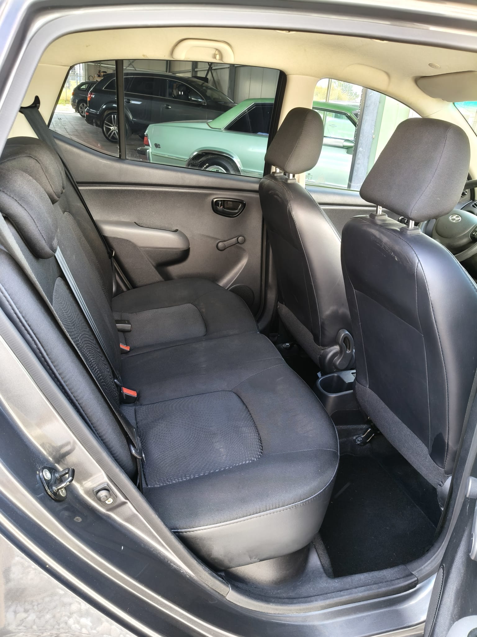 HYUNDAI i10 1.1 Comfort-image-9