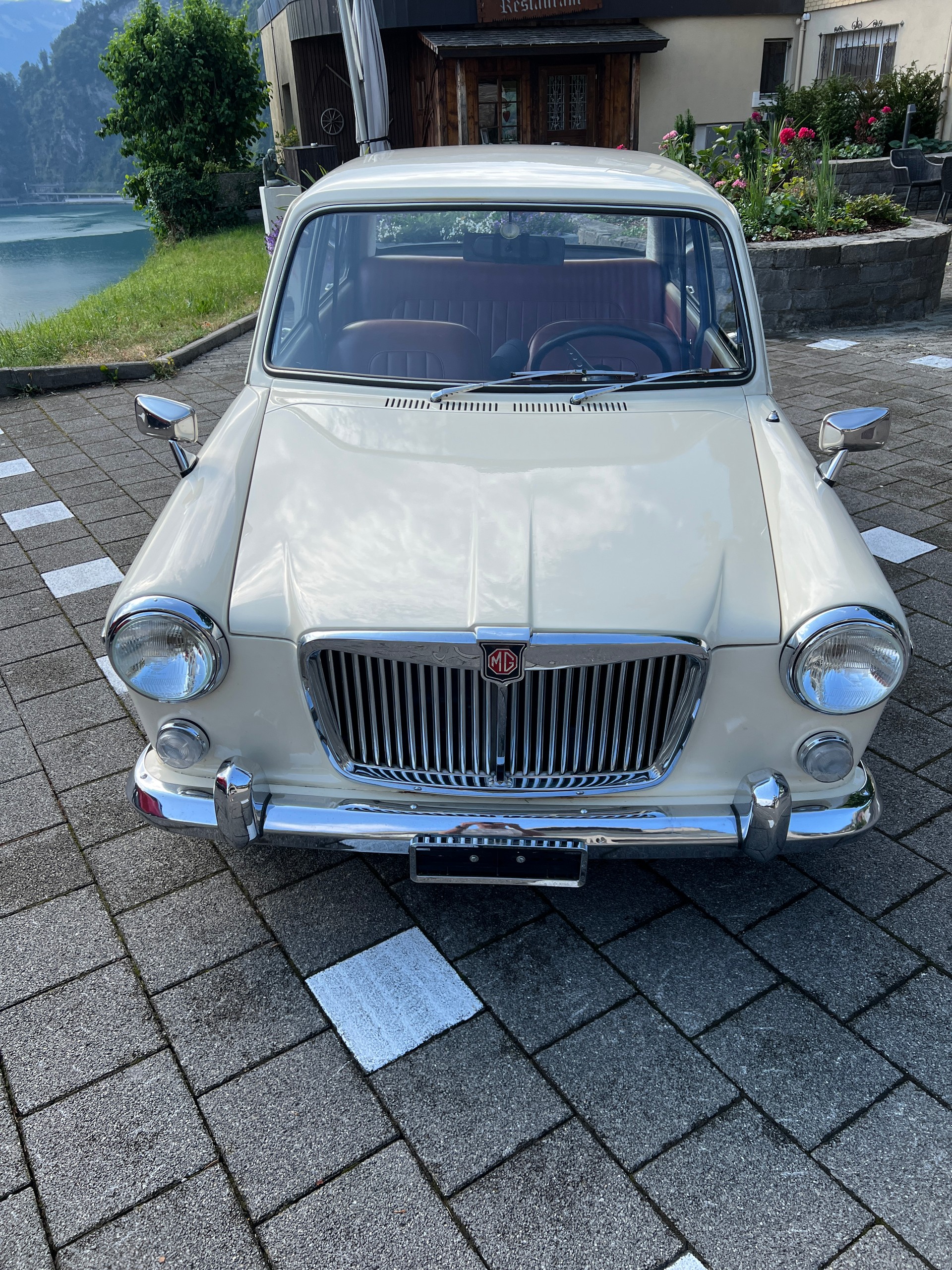 MG 1100-image-5