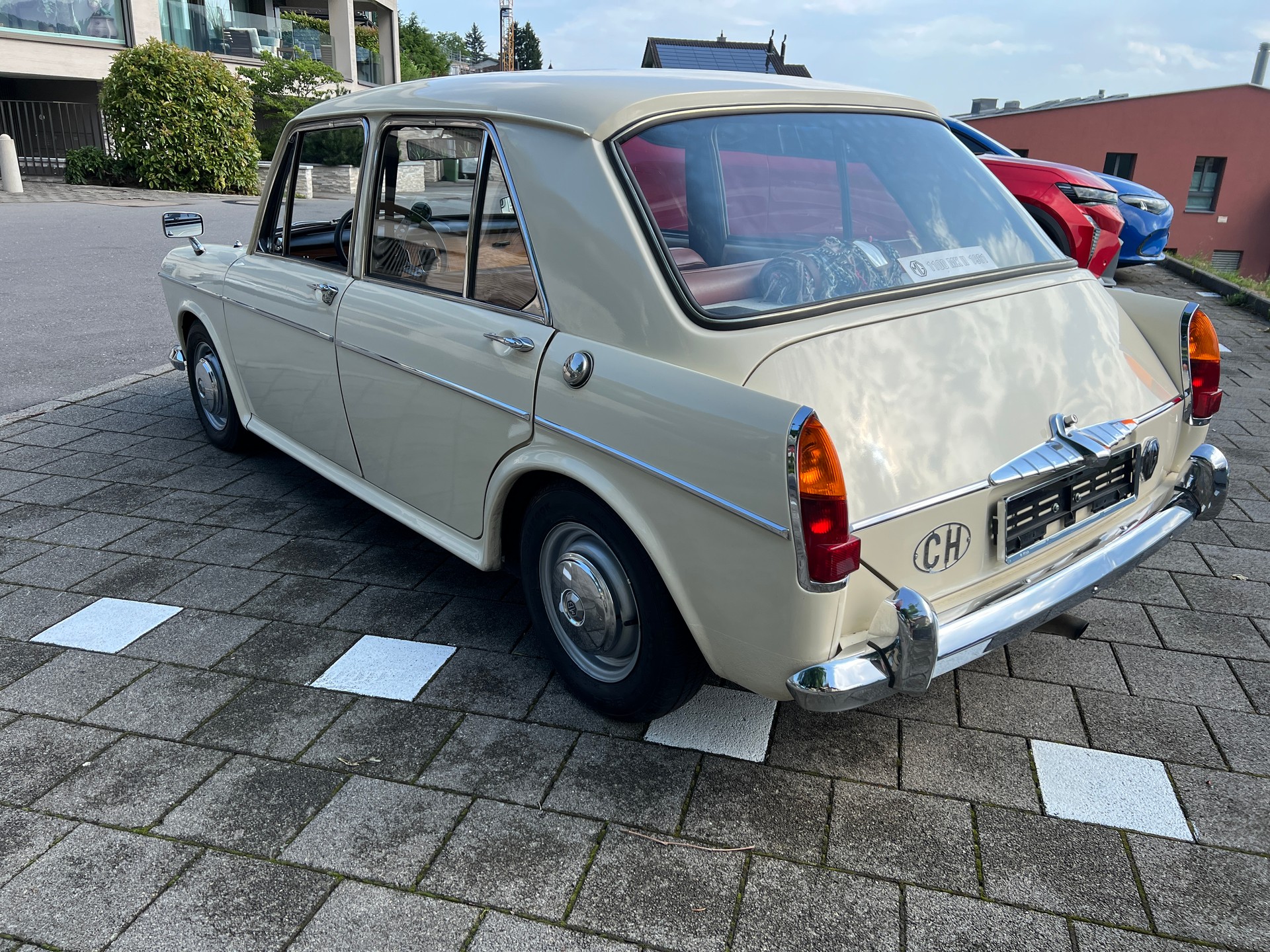MG 1100-image-2