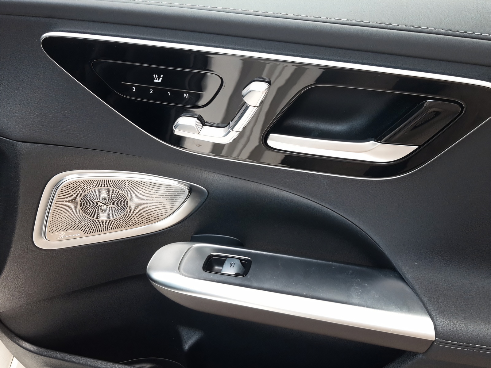 MERCEDES-BENZ C 220 d 4Matic T-Modell AMG Line-image-13