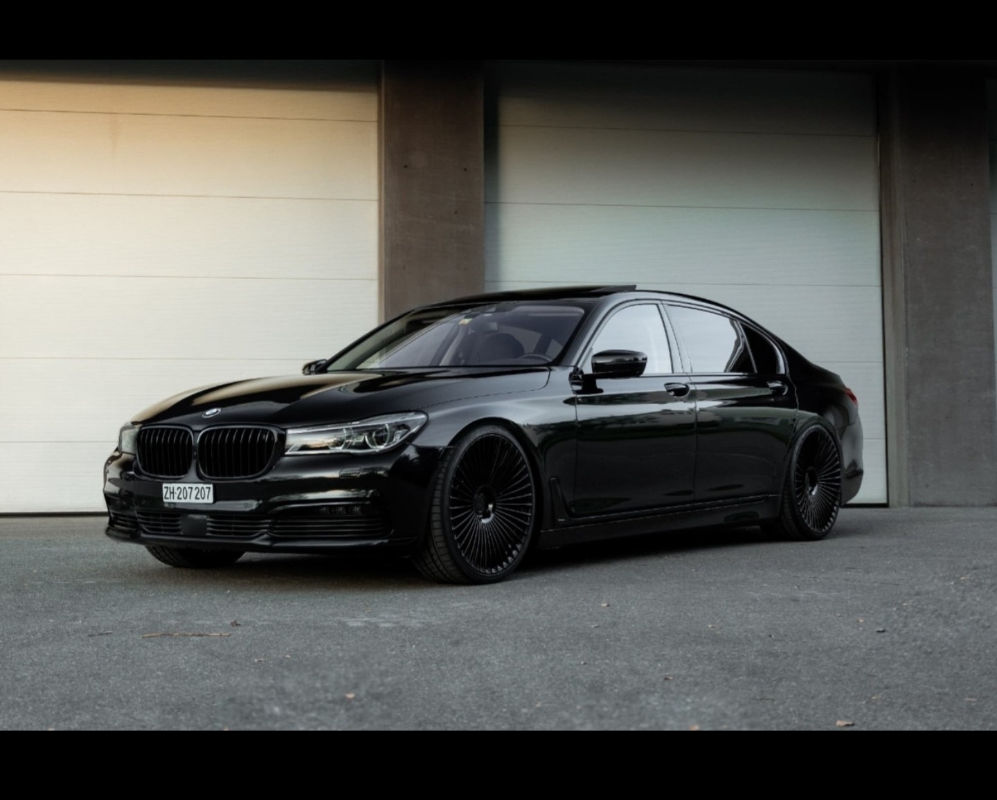 BMW 750Li xDrive-image-0