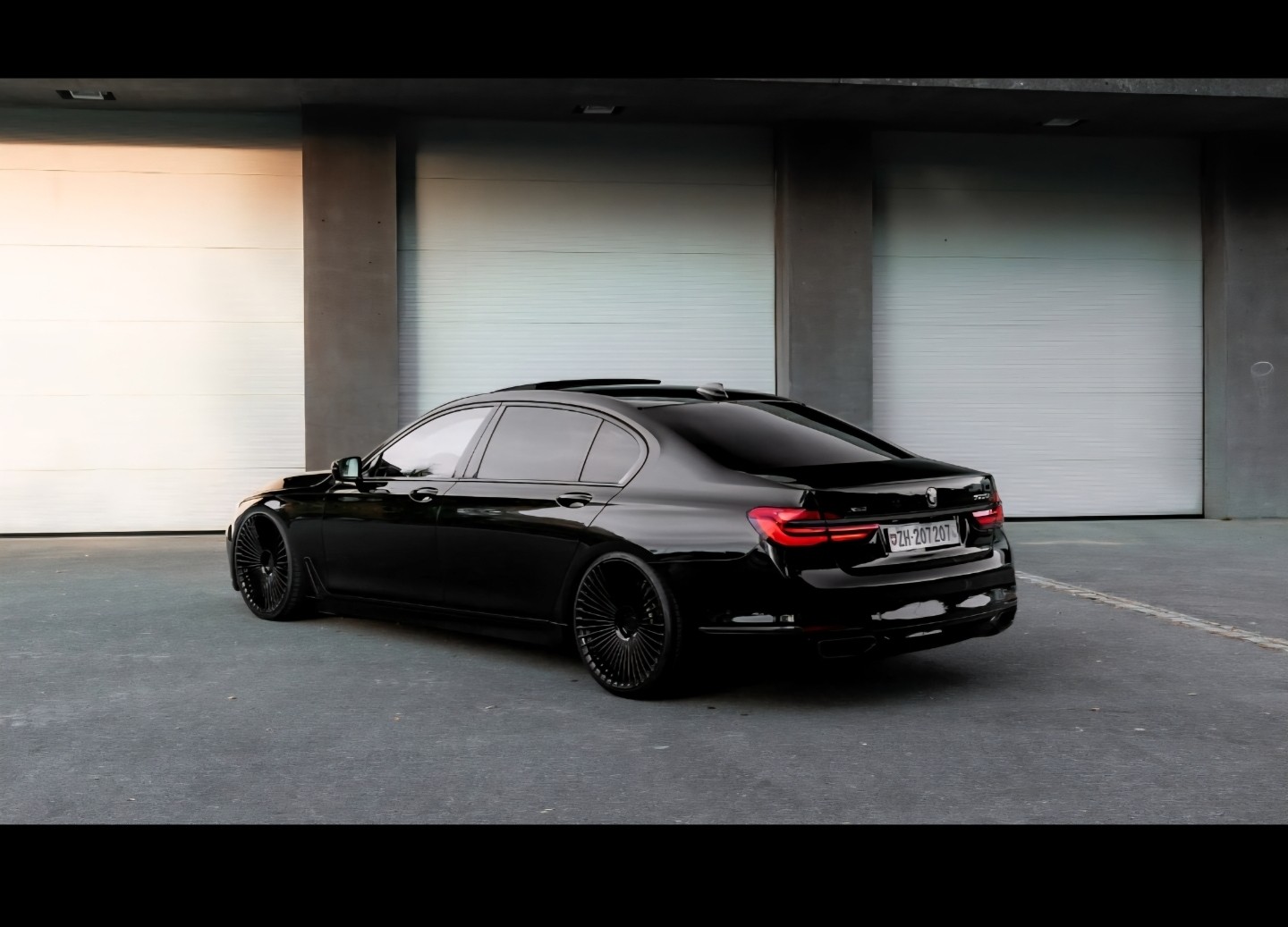 BMW 750Li xDrive-image-1