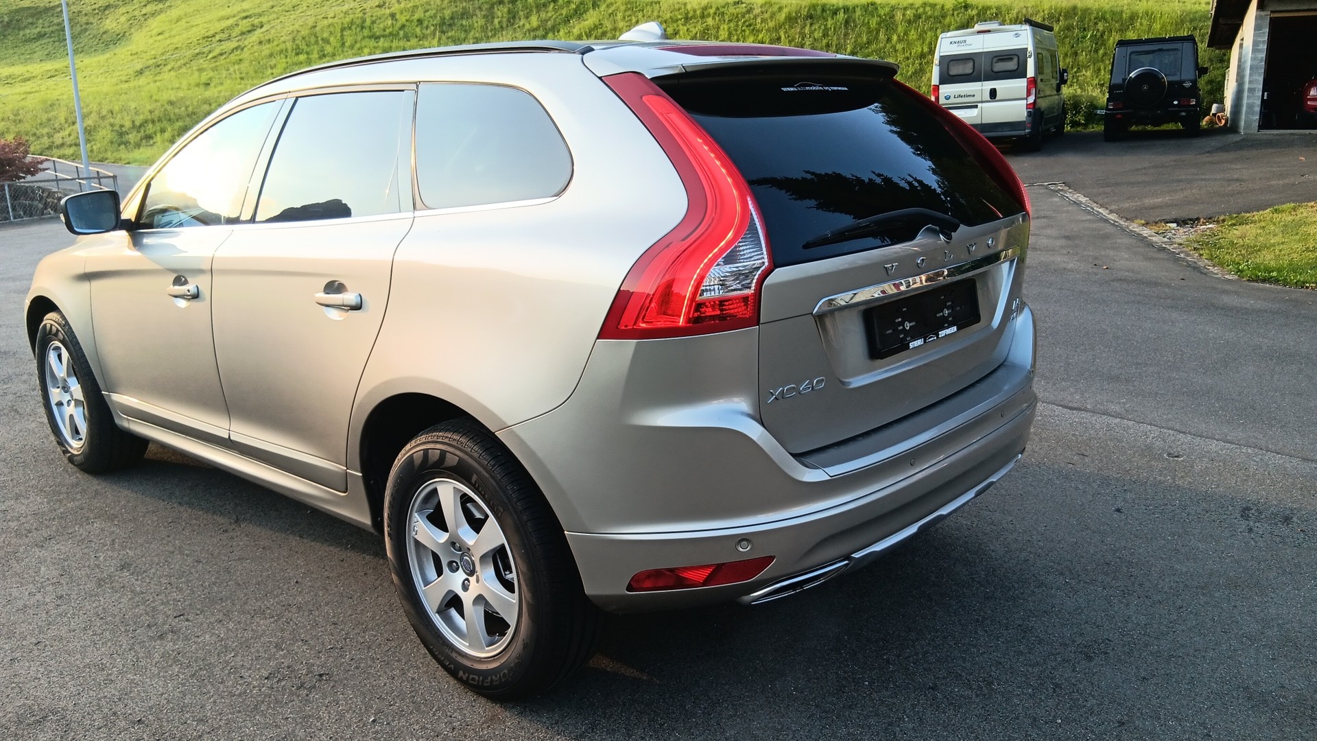 VOLVO XC60 D5 AWD Momentum Geartronic-image-2