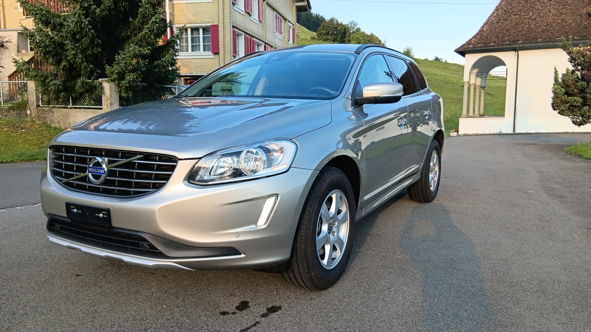 VOLVO XC60 D5 AWD Momentum Geartronic-image-0