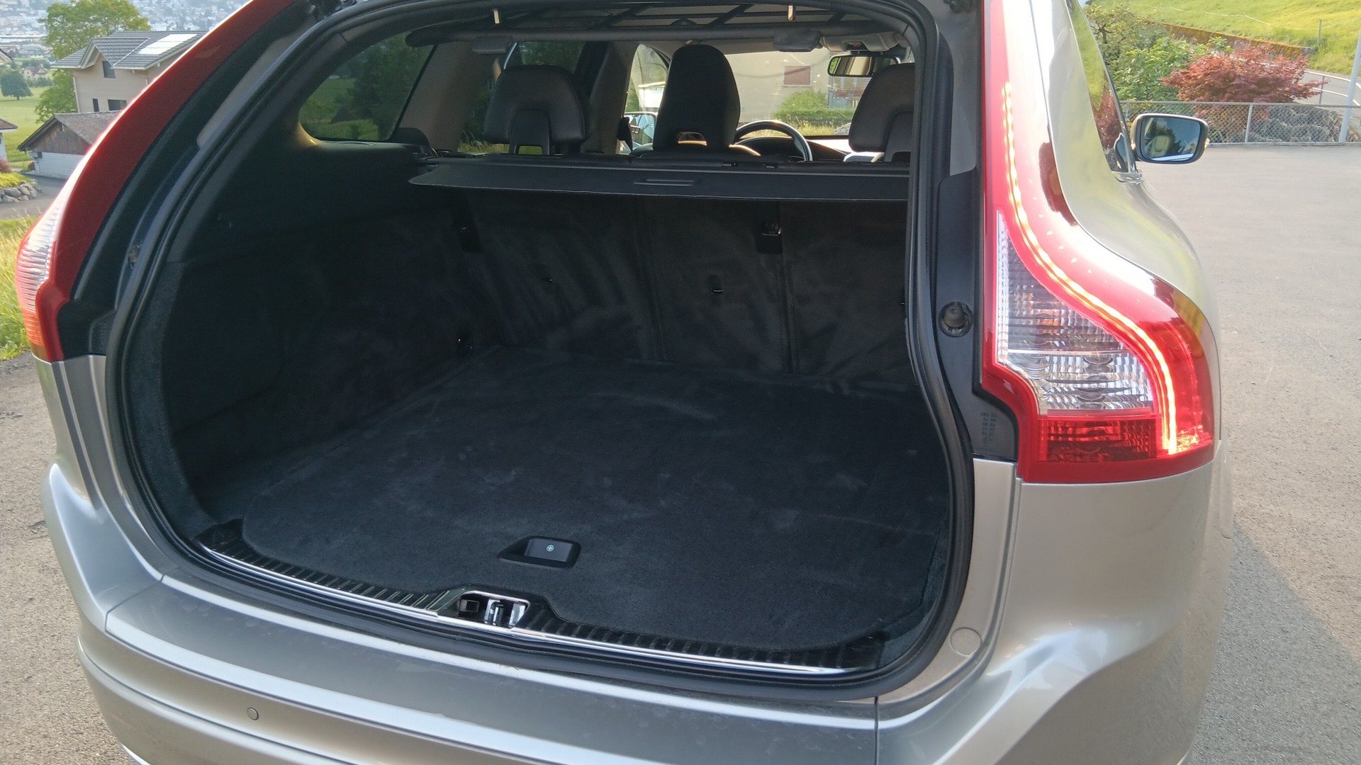 VOLVO XC60 D5 AWD Momentum Geartronic-image-8