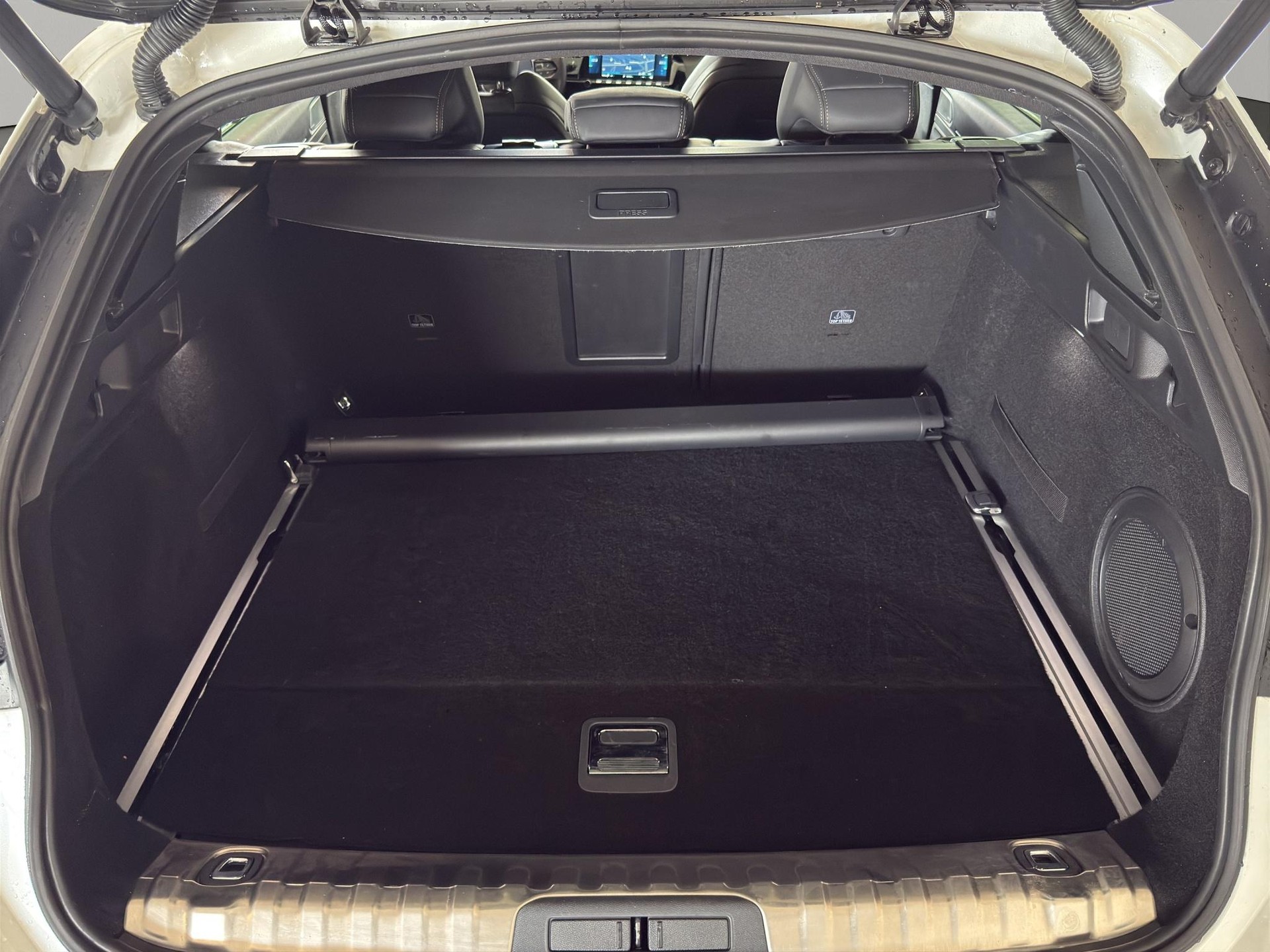 PEUGEOT 508 SW 1.6 Plug-in Hybrid GT-image-8