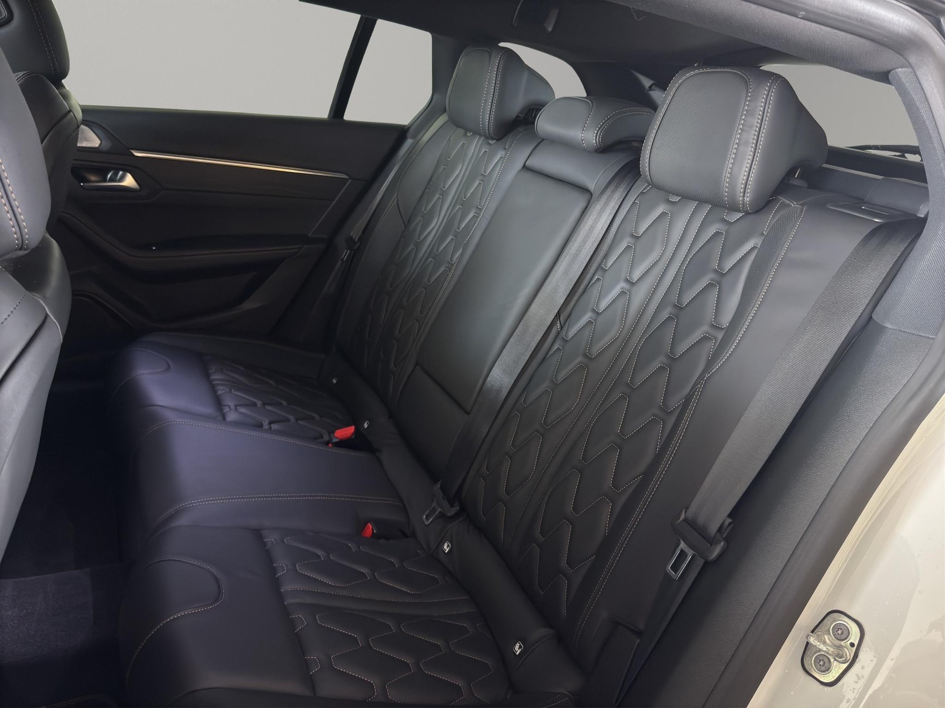 PEUGEOT 508 SW 1.6 Plug-in Hybrid GT-image-7