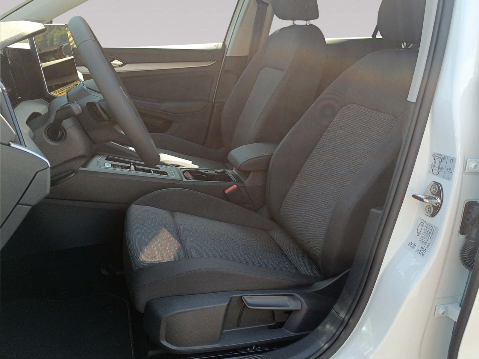 VW Golf 1.5 e TSI mHEV Value DSG-image-7