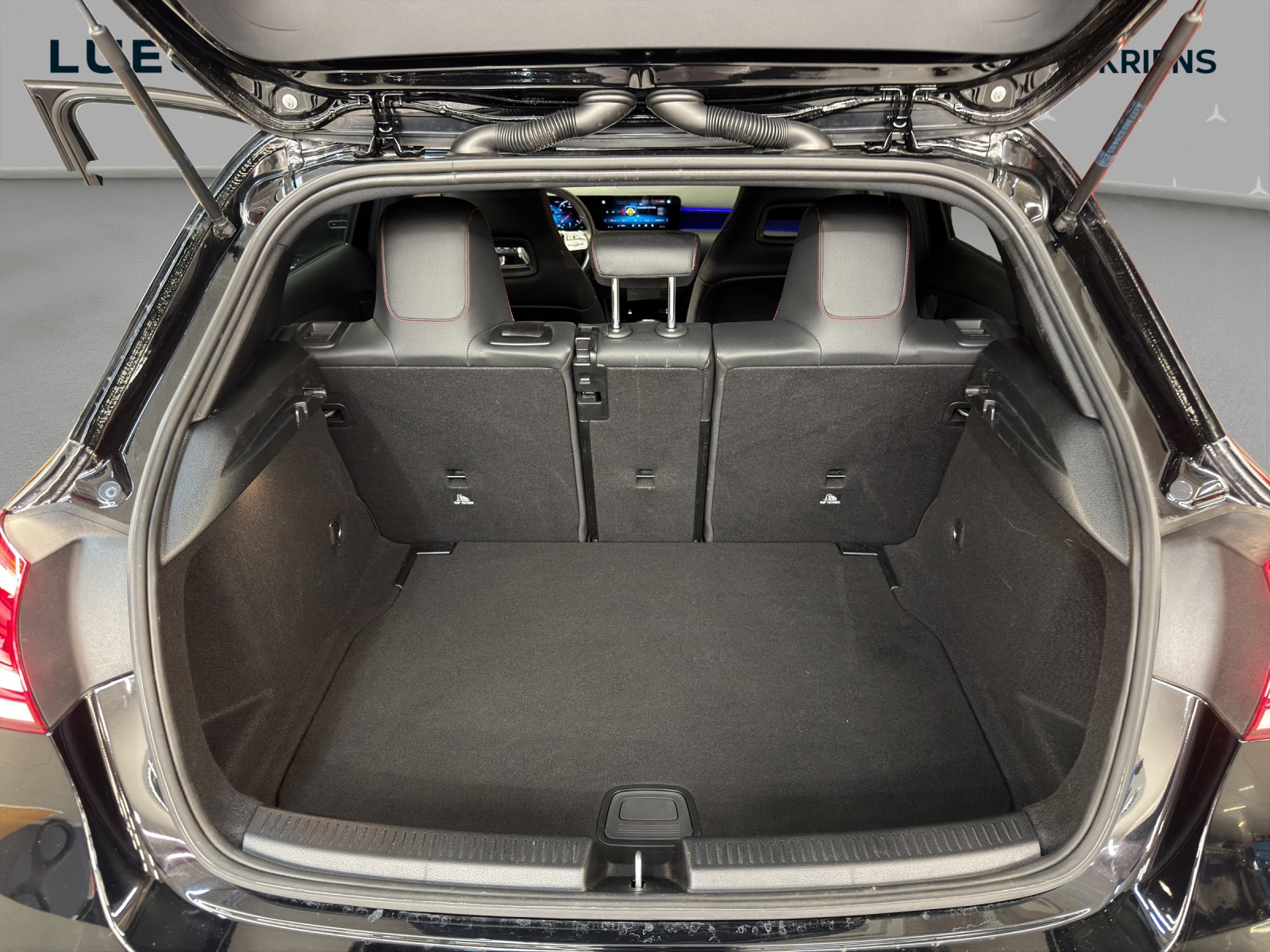 MERCEDES-BENZ A 180 AMG - NightStar / Rückfahrkamera / Soundsystem / Sitzkomfort-Paket-image-14