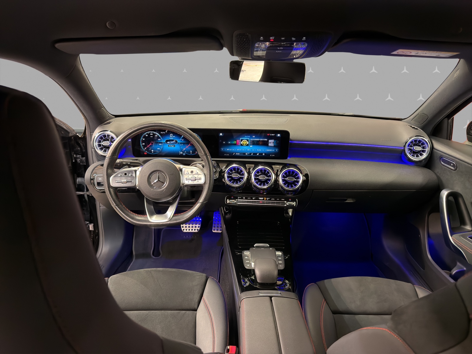 MERCEDES-BENZ A 180 AMG - NightStar / Rückfahrkamera / Soundsystem / Sitzkomfort-Paket-image-10