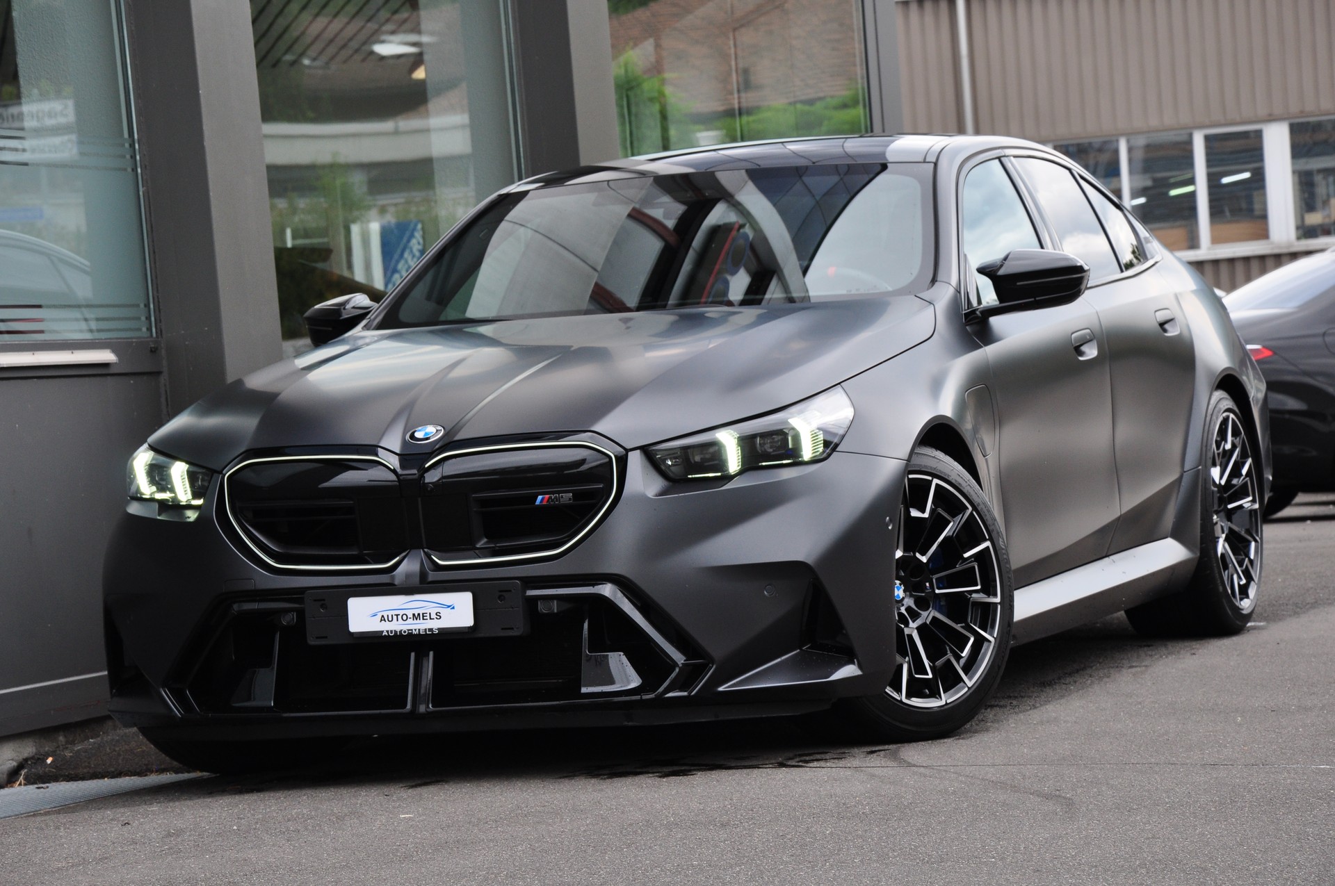 BMW M5 xDrive-image-5
