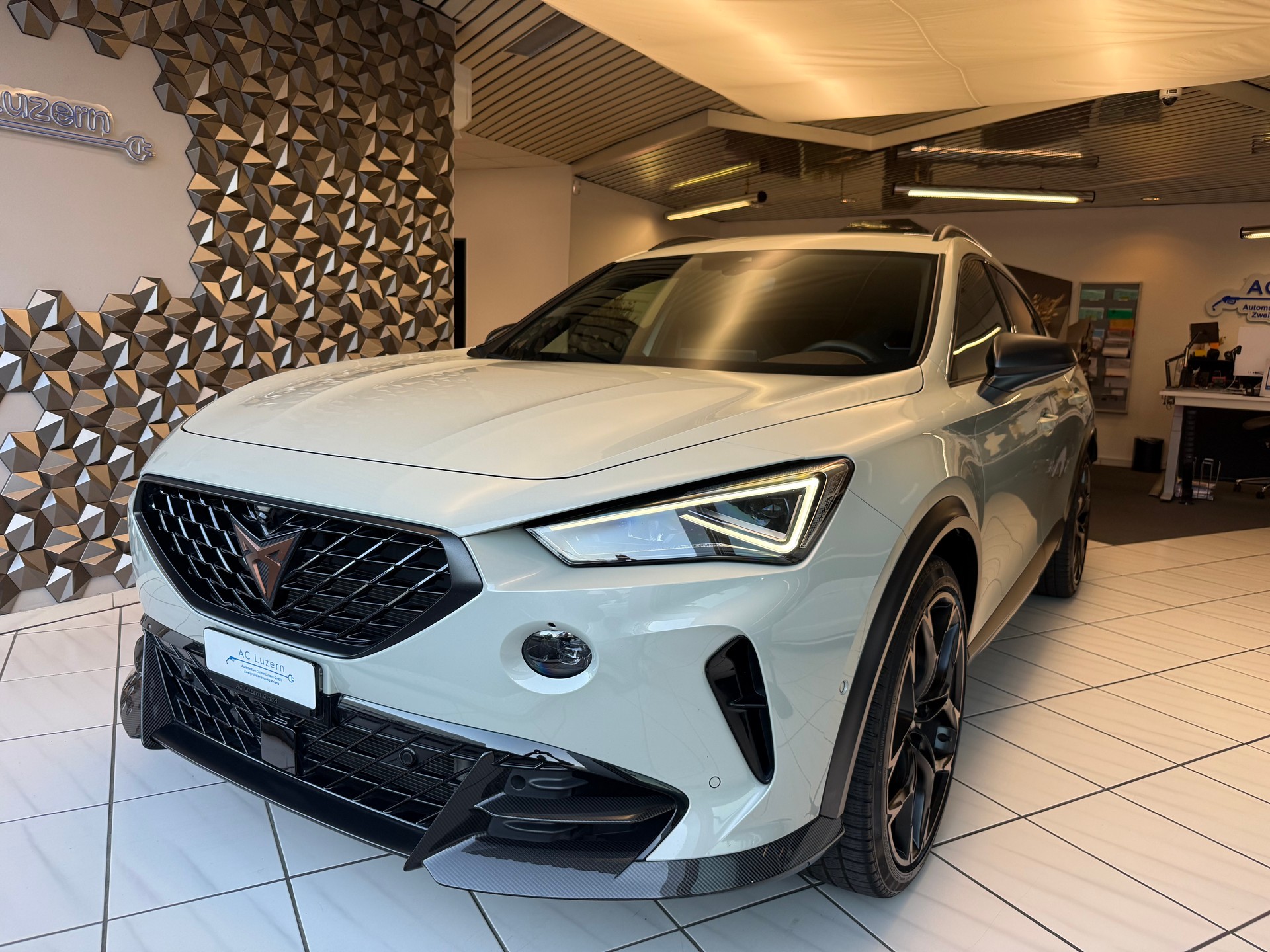CUPRA Formentor 2.5TSI VZ5 Taiga Grey 4Drive DSG | Sondermodell Nr. 401 / 999 |-image-0