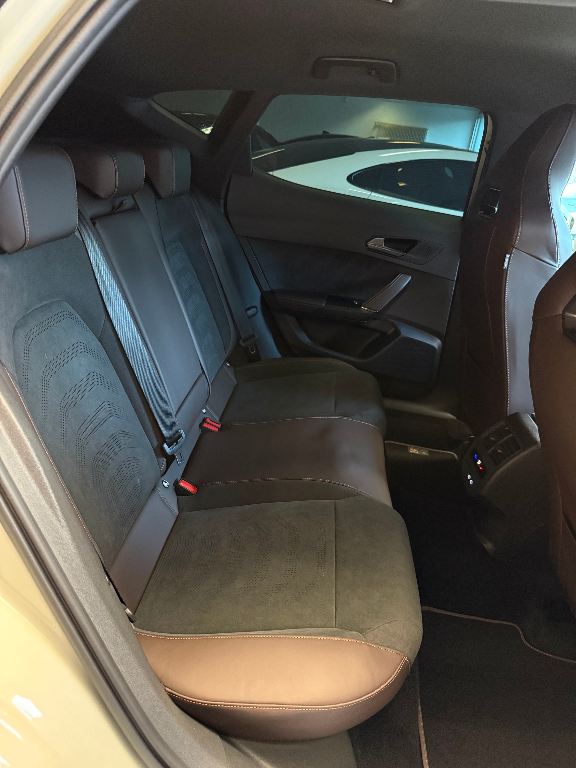 CUPRA Formentor 2.5TSI VZ5 Taiga Grey 4Drive DSG | Sondermodell Nr. 401 / 999 |-image-11