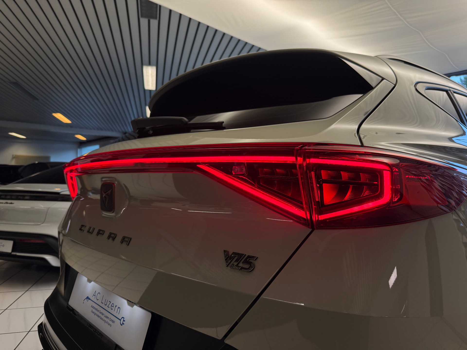 CUPRA Formentor 2.5TSI VZ5 Taiga Grey 4Drive DSG | Sondermodell Nr. 401 / 999 |-image-24