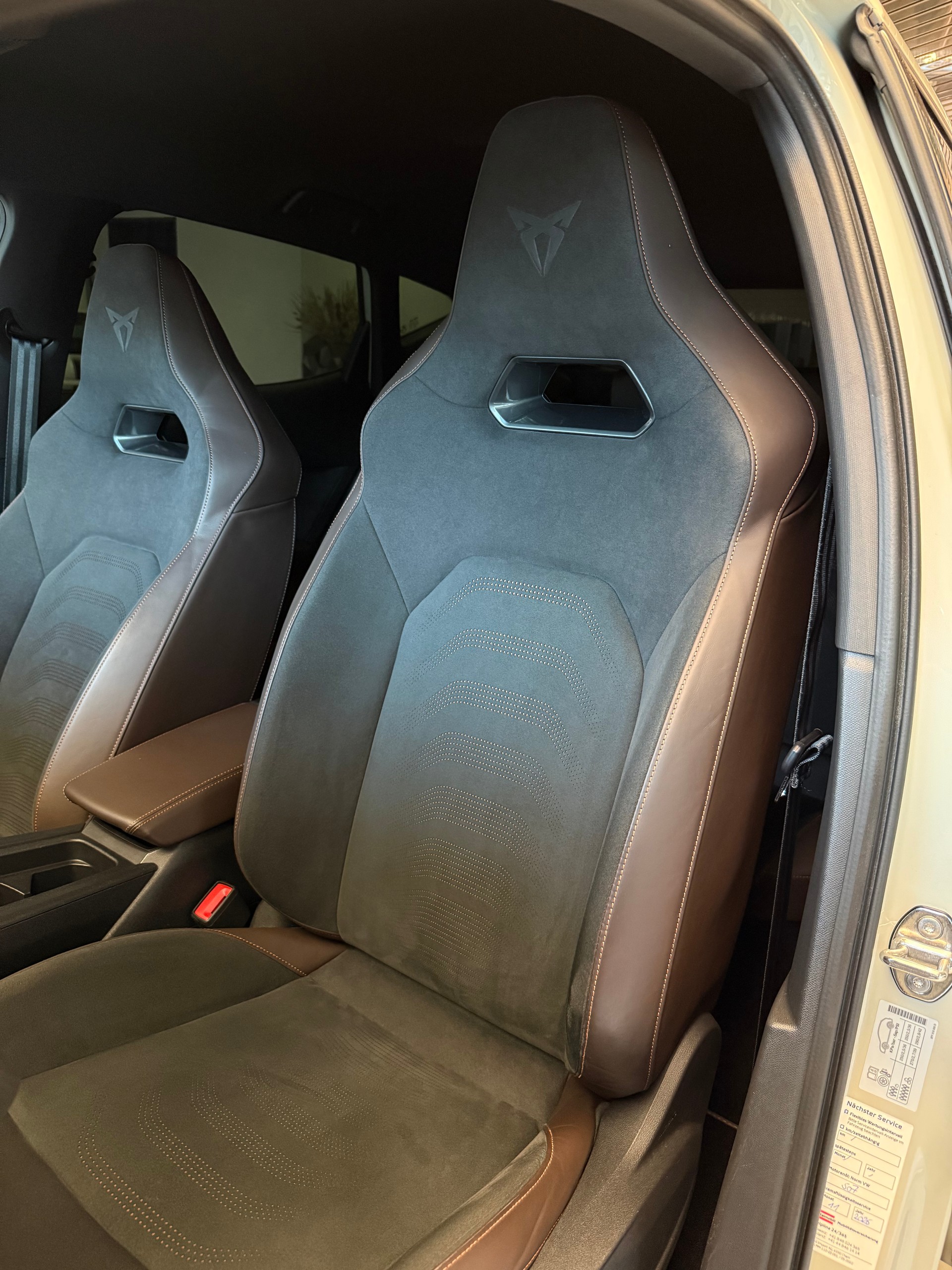 CUPRA Formentor 2.5TSI VZ5 Taiga Grey 4Drive DSG | Sondermodell Nr. 401 / 999 |-image-5