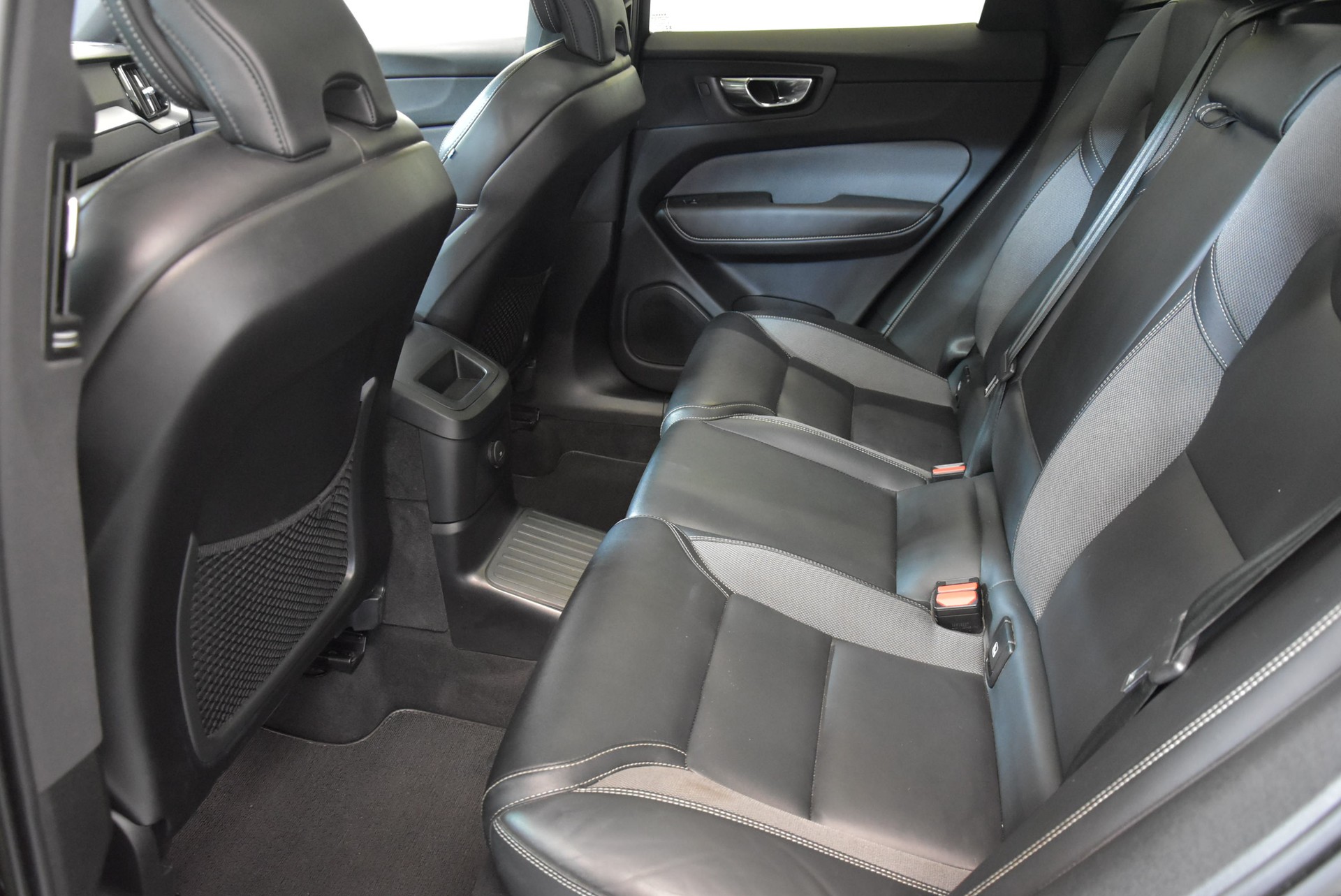 VOLVO XC60 T6 eAWD PluginHybrid Plus Dark Geartronic-image-10