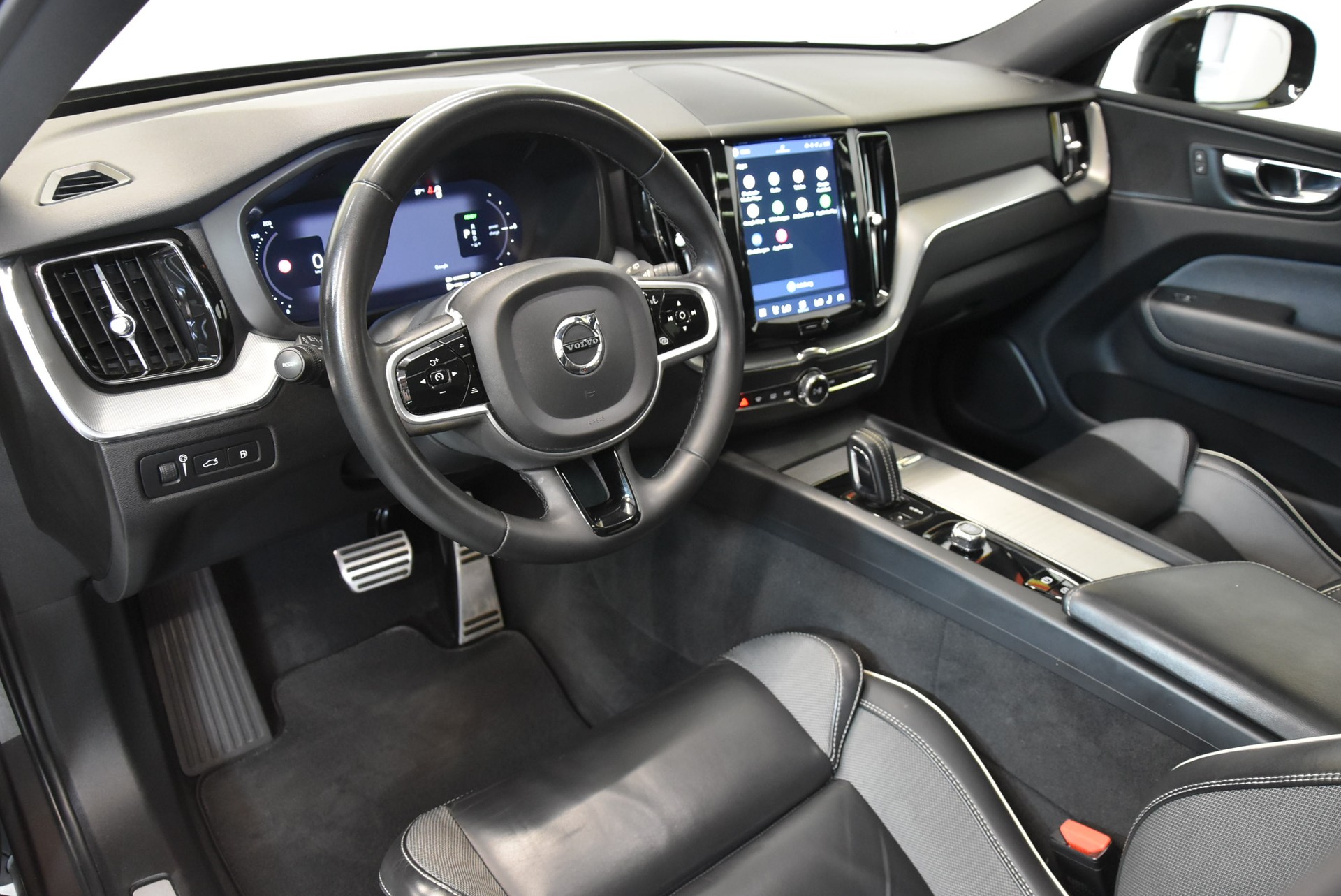 VOLVO XC60 T6 eAWD PluginHybrid Plus Dark Geartronic-image-6