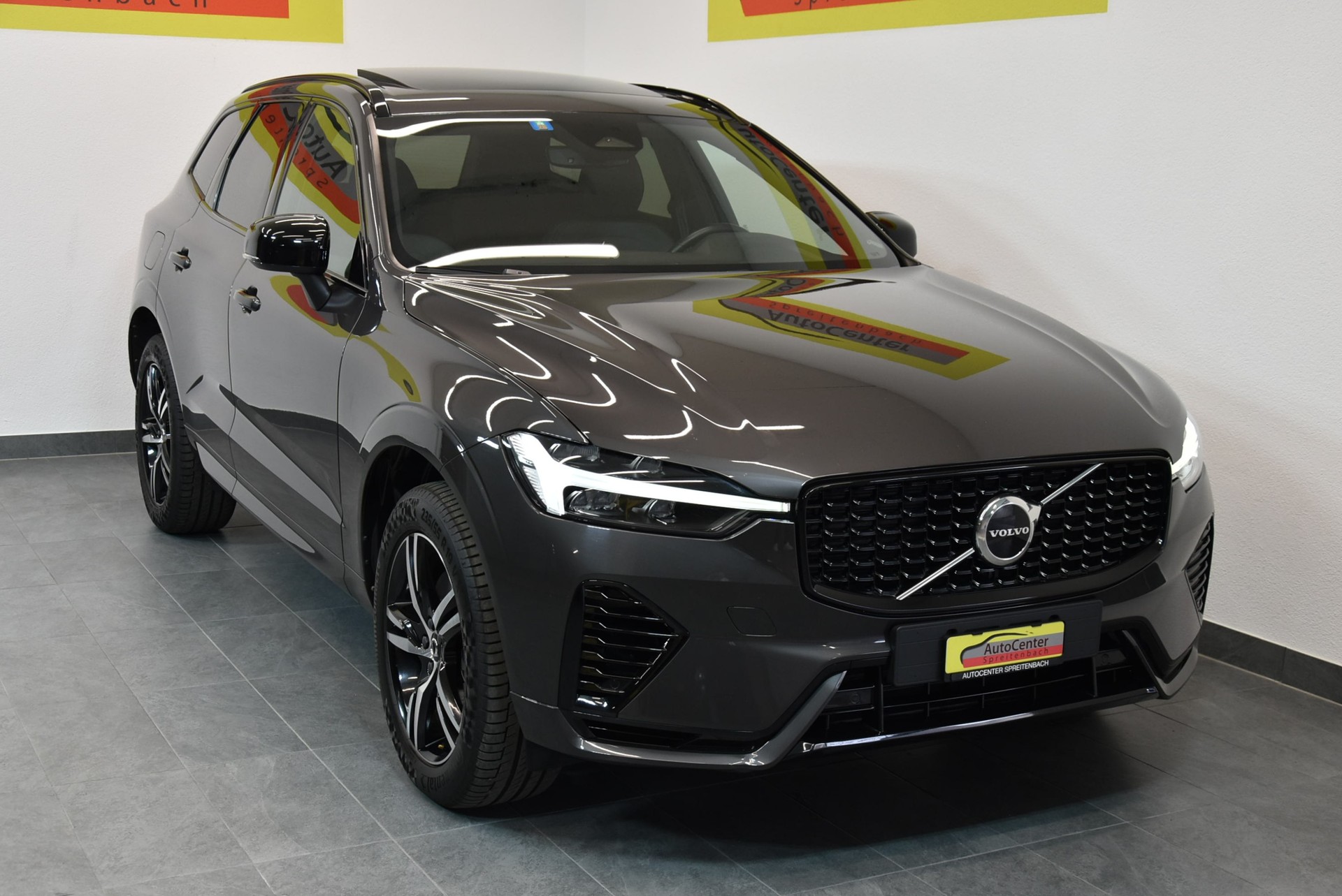VOLVO XC60 T6 eAWD PluginHybrid Plus Dark Geartronic-image-0