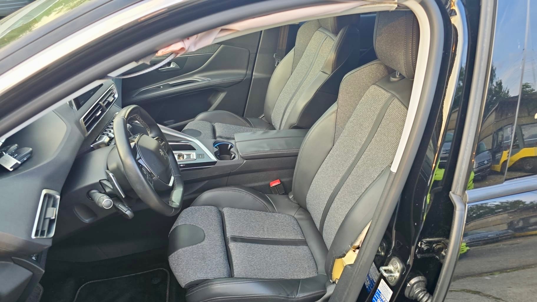 PEUGEOT 3008 1.6 THP Allure EAT-image-11