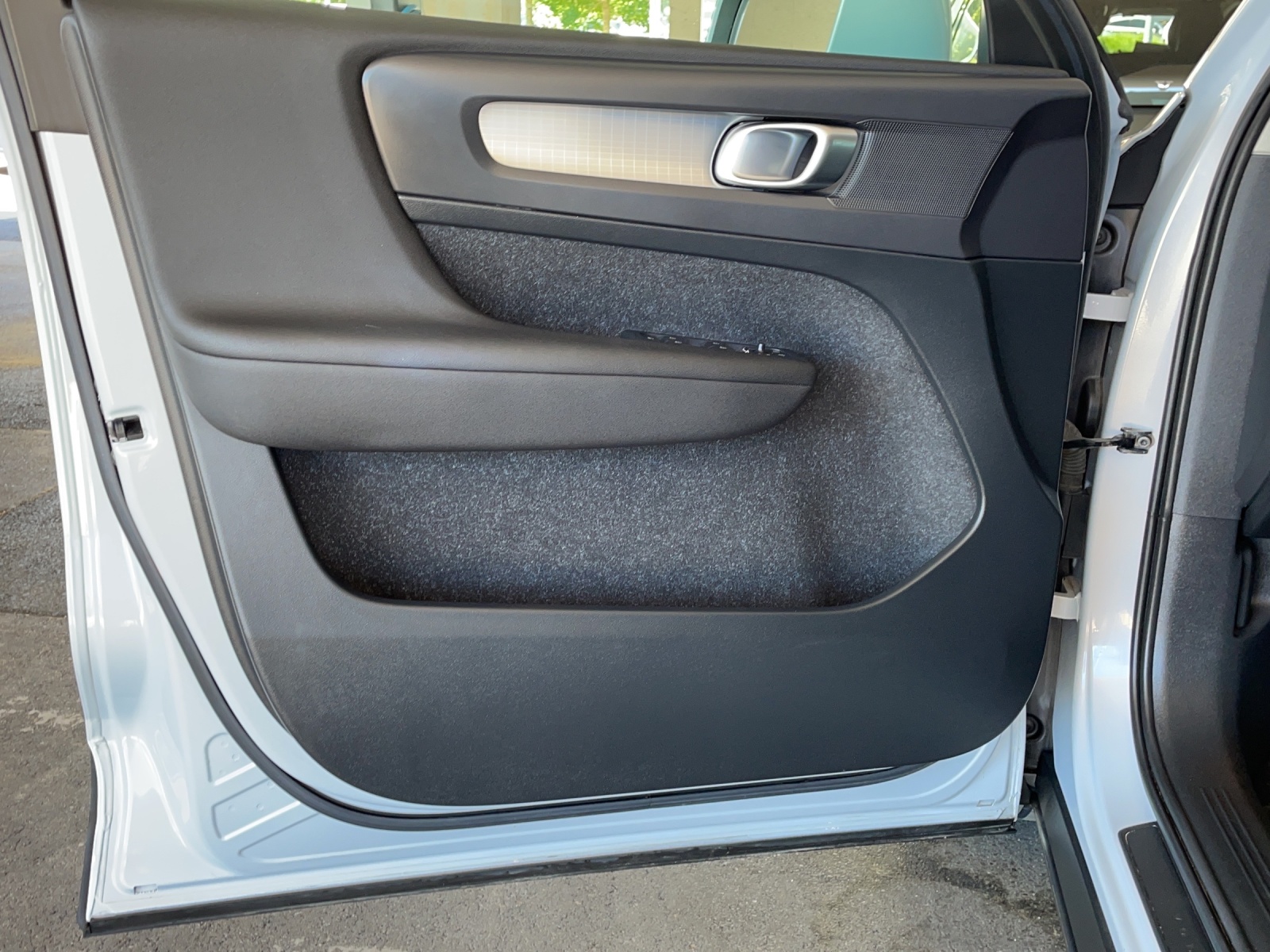 VOLVO XC40 2.0 D3 Momentum-image-14