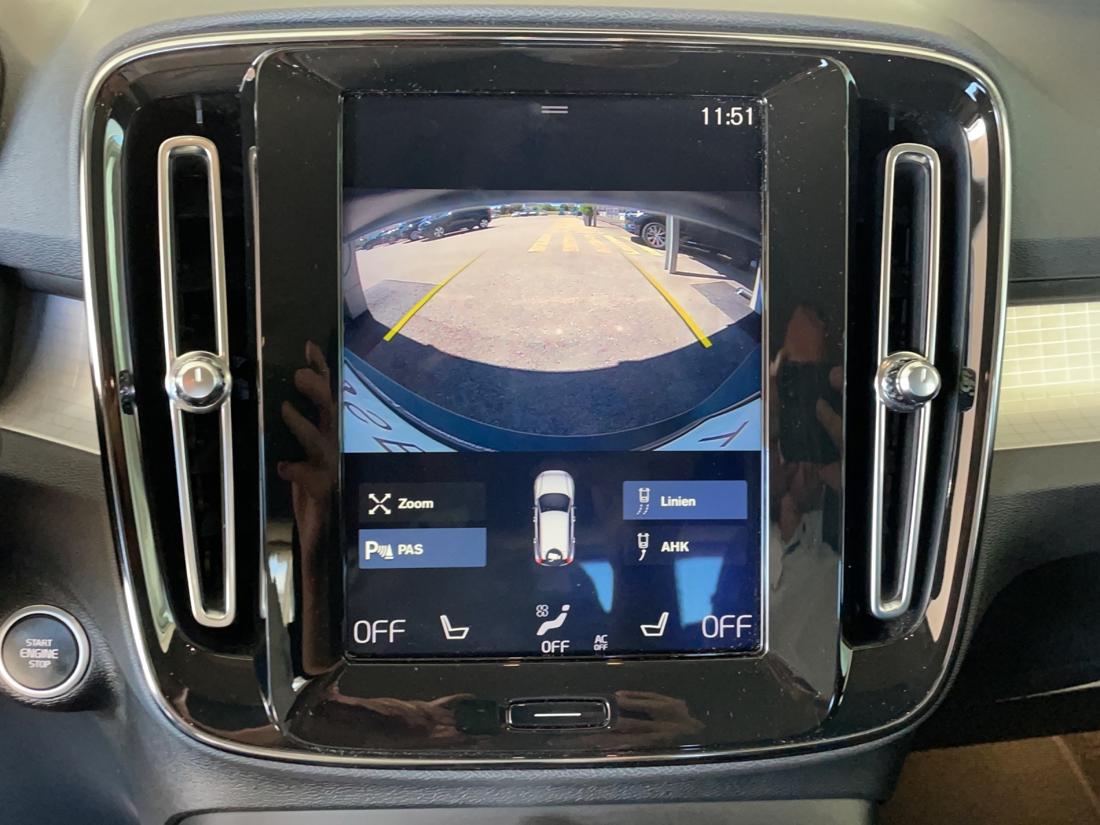 VOLVO XC40 2.0 D3 Momentum-image-13