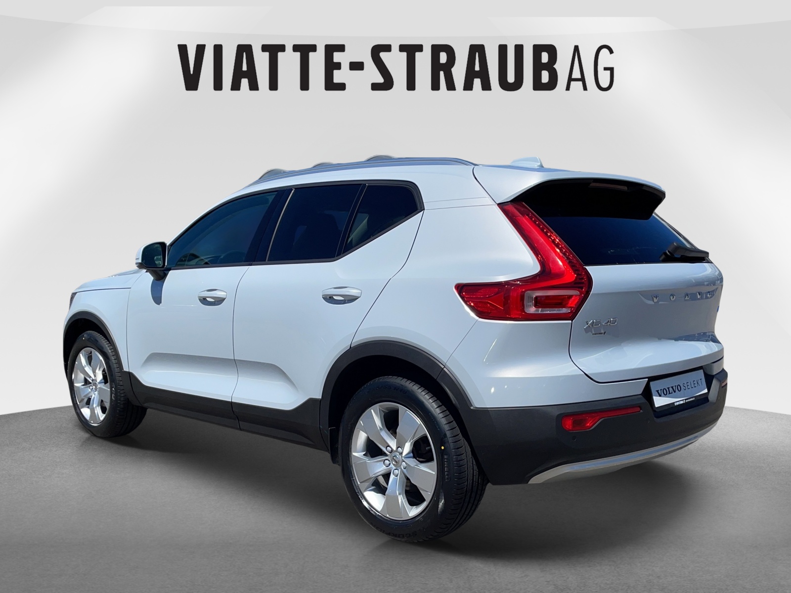VOLVO XC40 2.0 D3 Momentum-showroom-element-2