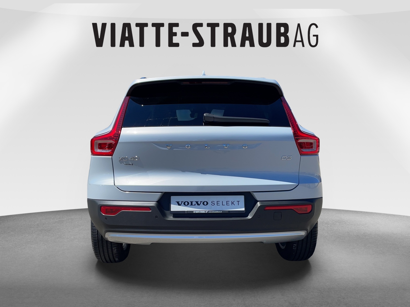 VOLVO XC40 2.0 D3 Momentum-showroom-element-3