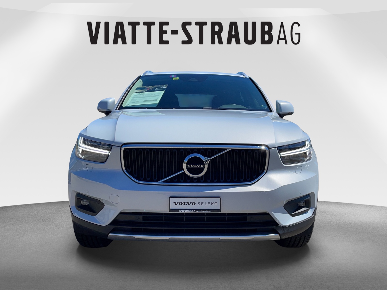 VOLVO XC40 2.0 D3 Momentum-image-6