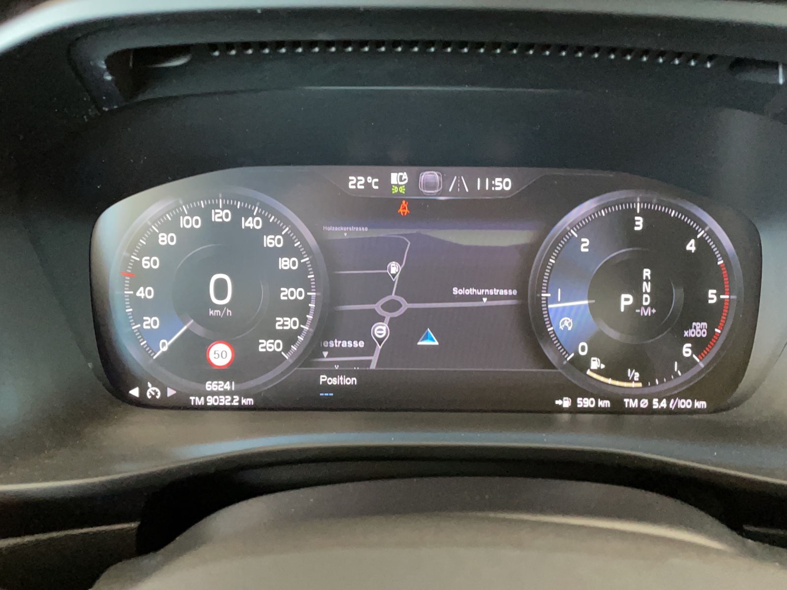 VOLVO XC40 2.0 D3 Momentum-image-12