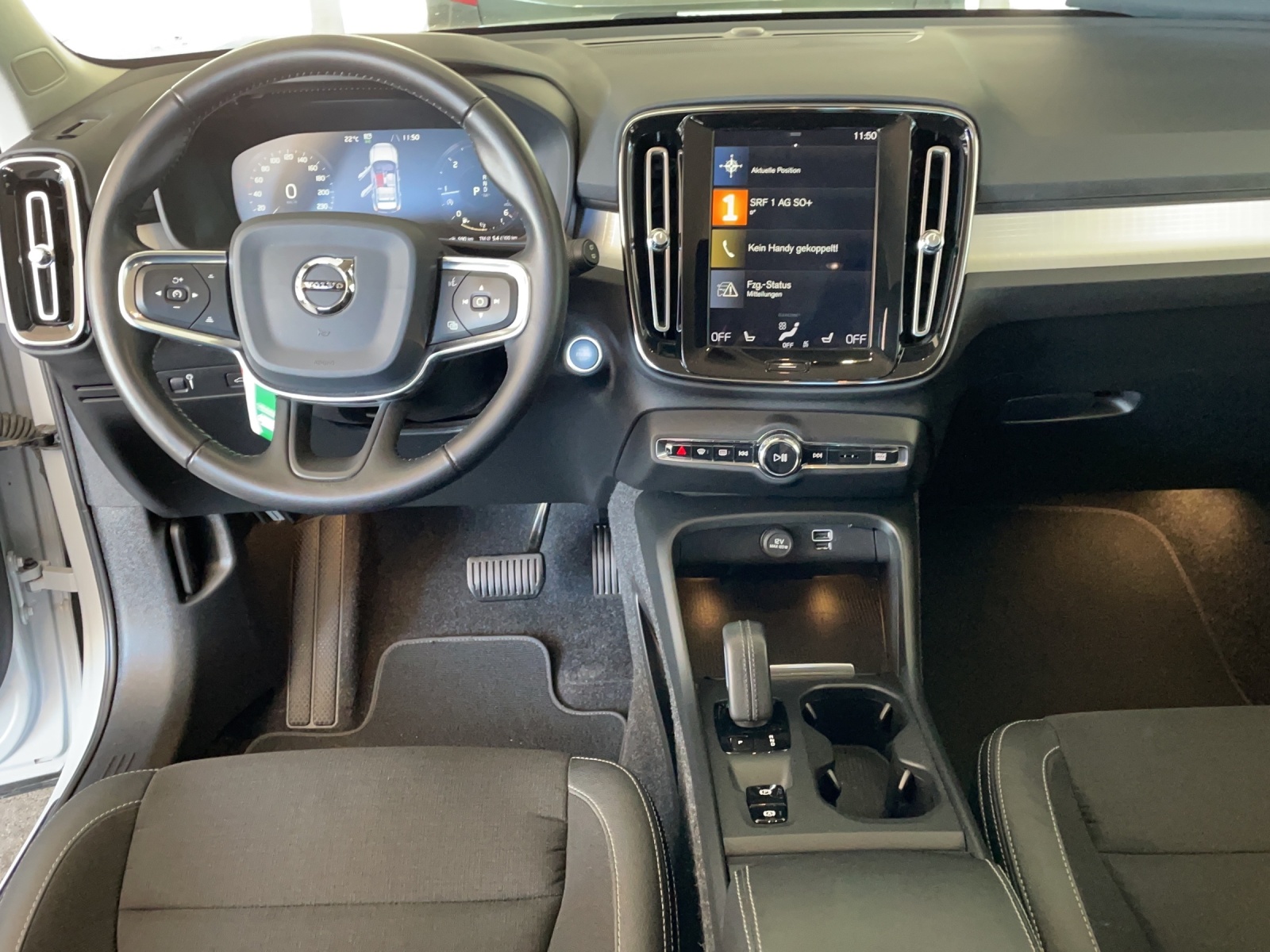 VOLVO XC40 2.0 D3 Momentum-image-11