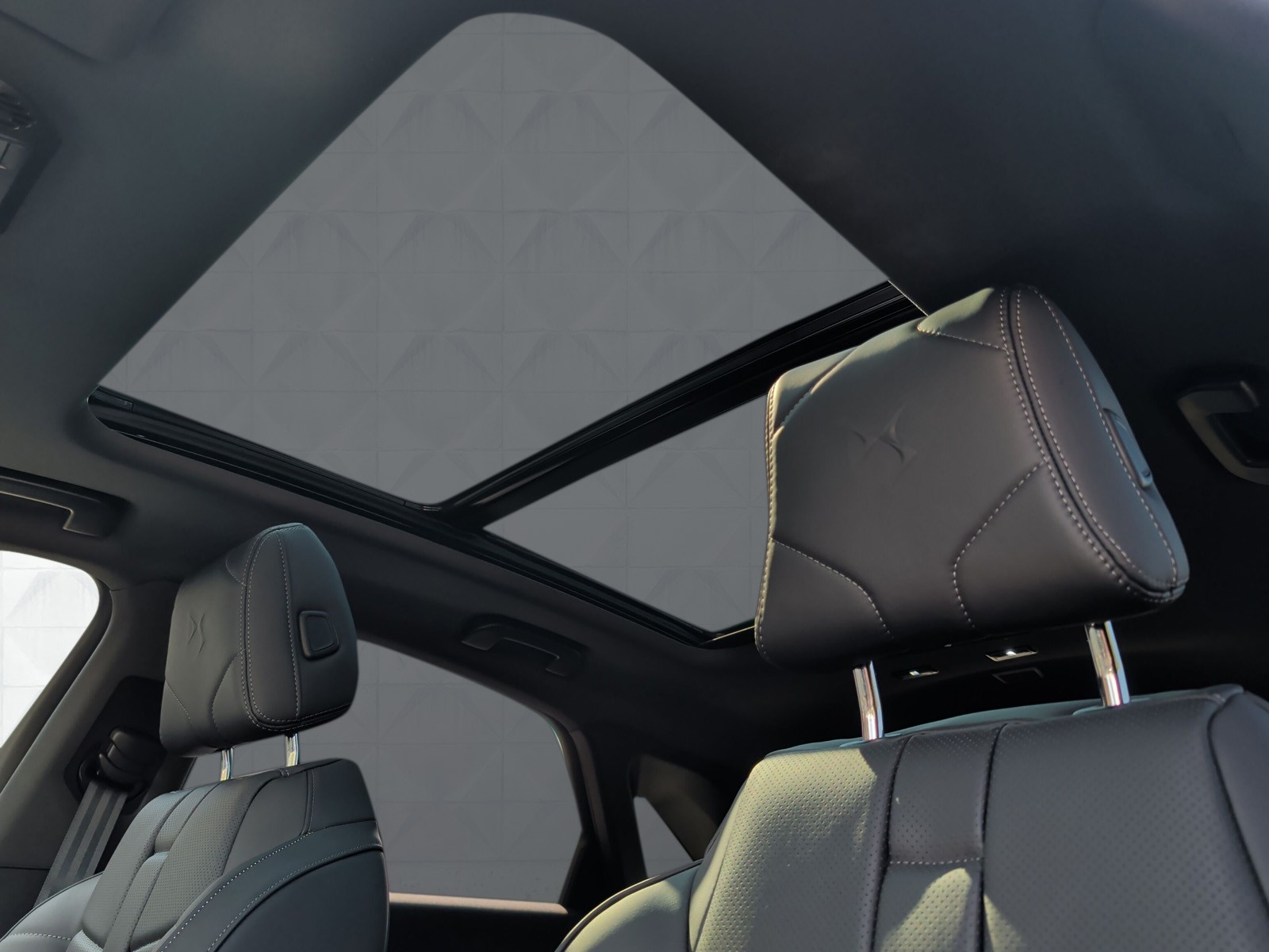 DS AUTOMOBILES DS 7 Crossback E-Tense 300 4x4 Etoile-image-11