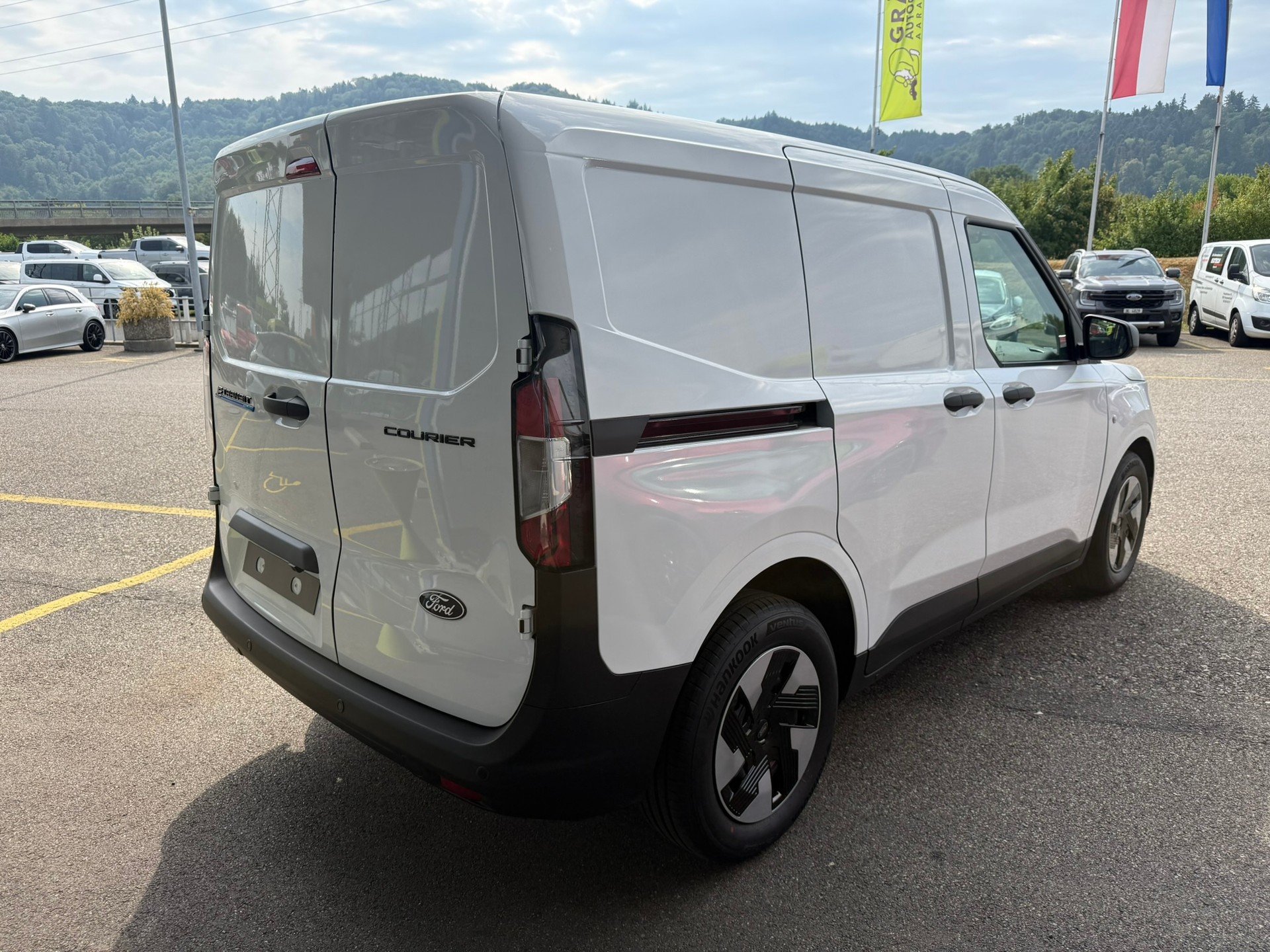 FORD E-Transit Courier Van Trend 43,5kWh-image-5