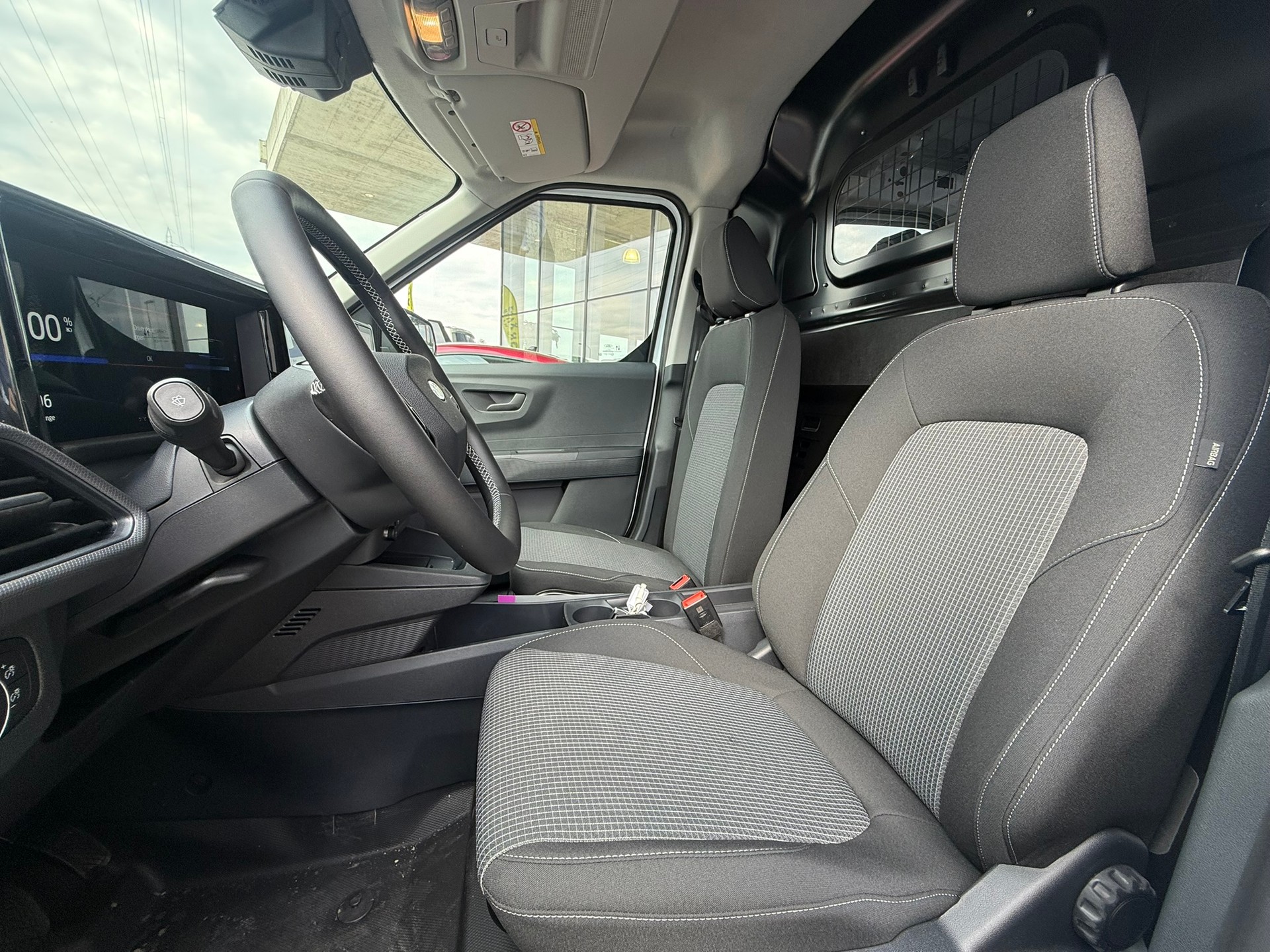 FORD E-Transit Courier Van Trend 43,5kWh-image-7