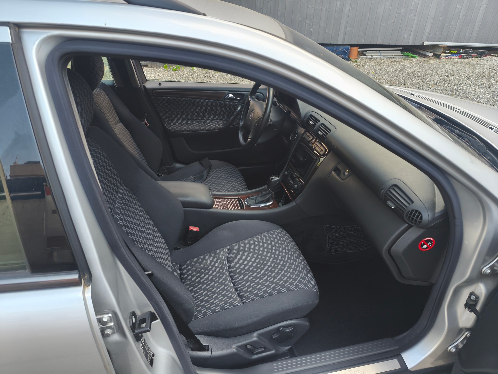 MERCEDES-BENZ C 220-image-4